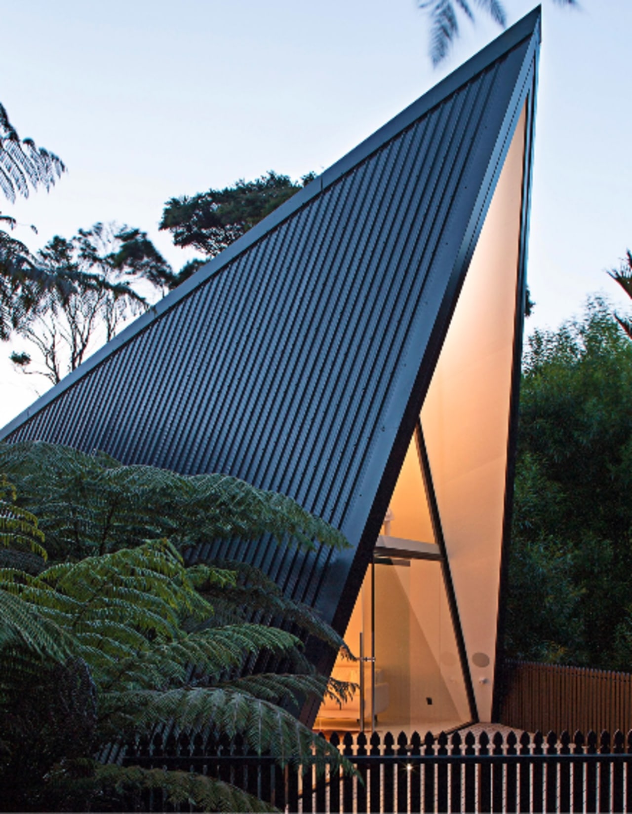 Ebony, ENDURA®, The Tate Home - architecture | architecture, building, facade, house, landmark, outdoor structure, roof, sky, structure, tree, black, white