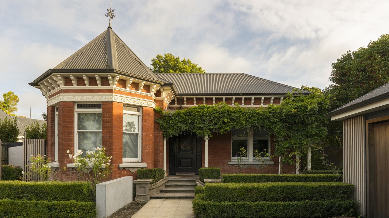Front elevation. - Bringing nature inside - 