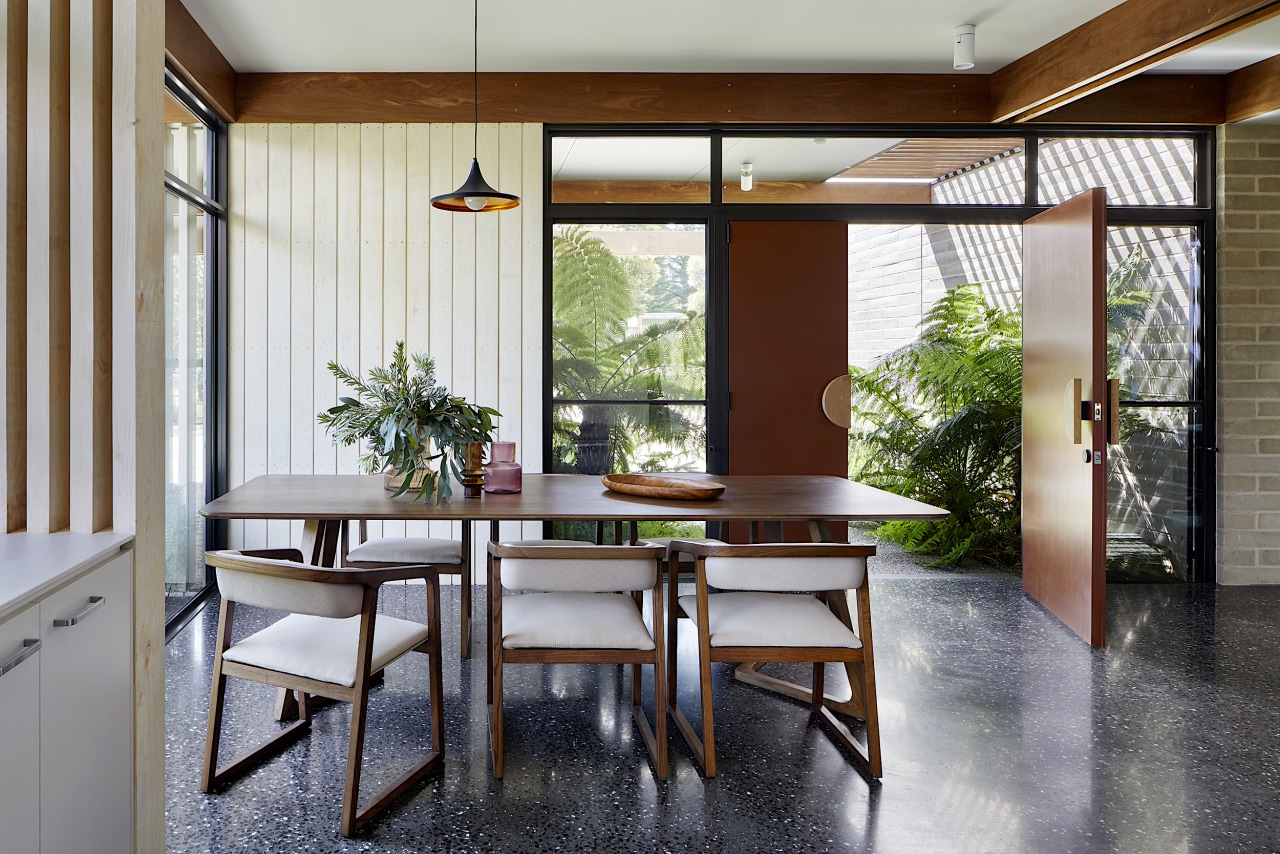 Entry and dining area. - Downsizing with nature 