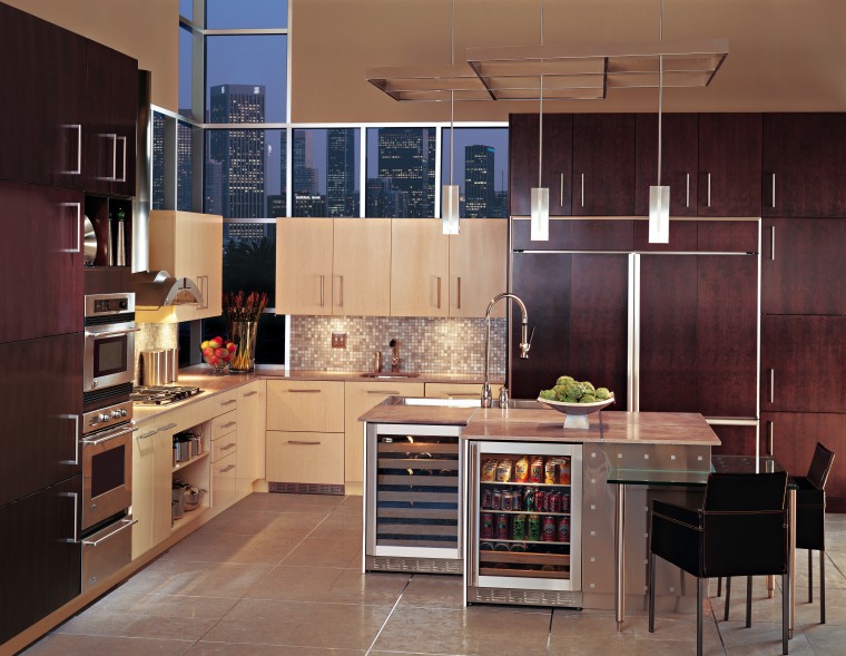 View of a kitchen, brown tiled floors, brown cabinetry, countertop, cuisine classique, interior design, kitchen, room, black, brown