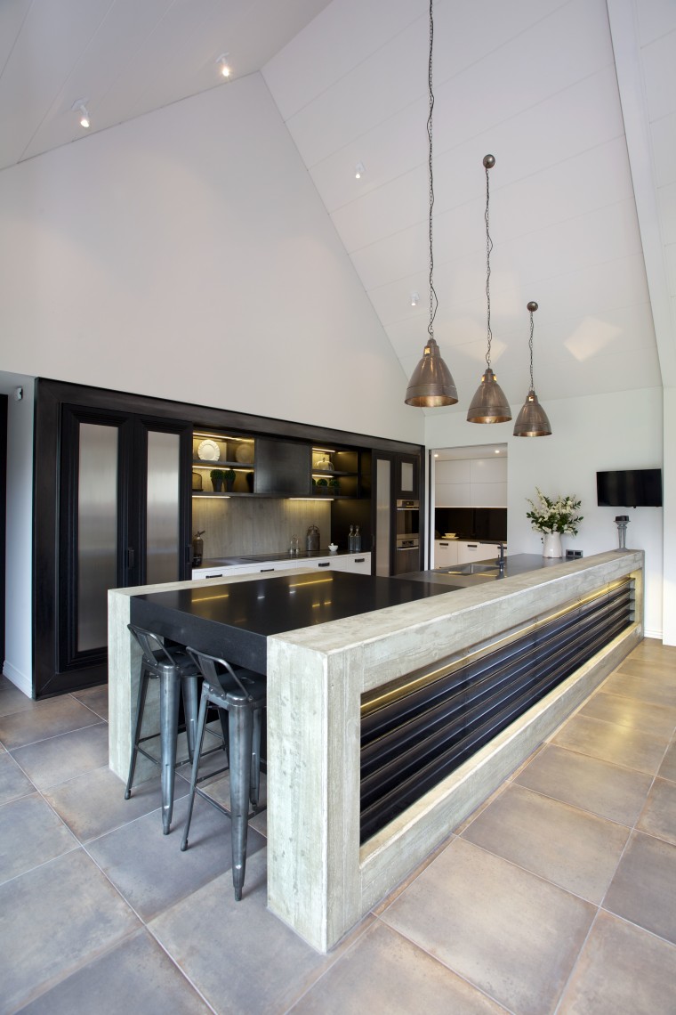 Country House With Urban Edge And Contemporary Trends