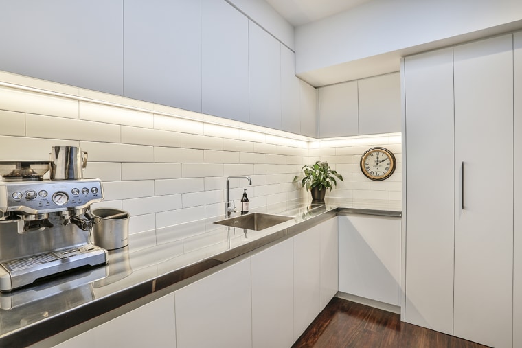 Magnum Staturario large-format porcelain panels were chosen for architecture, building, cabinetry, ceiling, countertop, floor, flooring, furniture, home, house, interior design, kitchen, material property, property, real estate, room, tile, gray