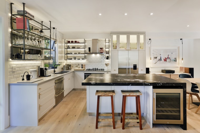 The owners of this home wanted a kitchen cabinetry, countertop, cuisine classique, interior design, kitchen, gray