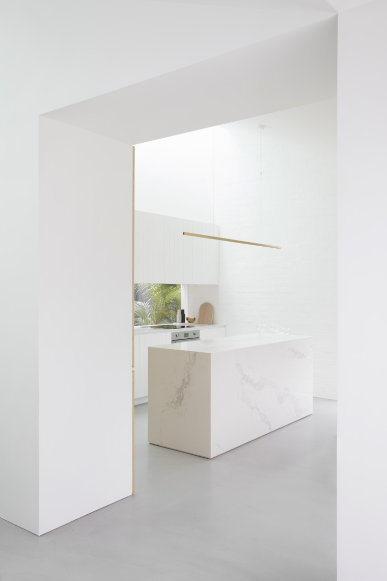 Nz3405Cmprineas–269409138–03 angle, chest of drawers, furniture, interior design, shelf, table, tap, white, gray