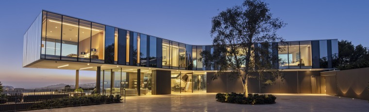 To make the most of unobstructed views of architecture, building, design, facade, glass, windows, courtyard, home, house, interior design, real estate, sky, blue