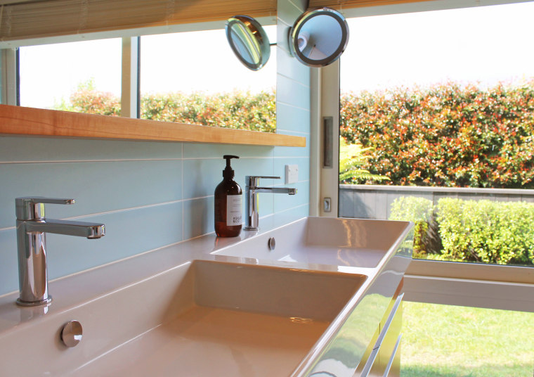 This master ensuite has the same clean, bold architecture, bathroom, countertop, tap, tile, Frans Kamermans, Bathroom vanity