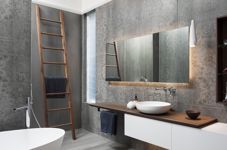 With a subtle pattern reminiscent of lace, large-format bathroom, bathroom cabinet, floor, interior design, sink, Tiles, grey, vessel, Minosa Design