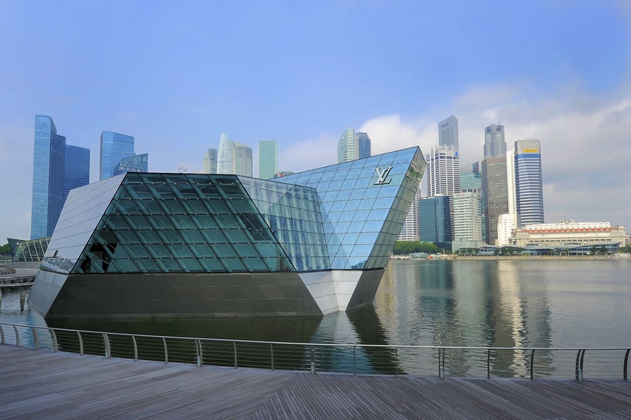 VisitSingapore - Housed in a Crystal Pavilion floating on the glistening  waters of Marina Bay, this Louis Vuitton outlet is nothing less than  spectacular. 📍: Louis Vuitton (MBS) 📷: @yudhisa_putra