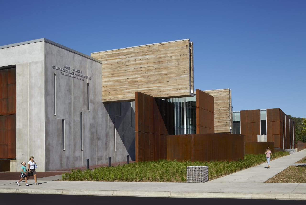 Civil Engineer Building House