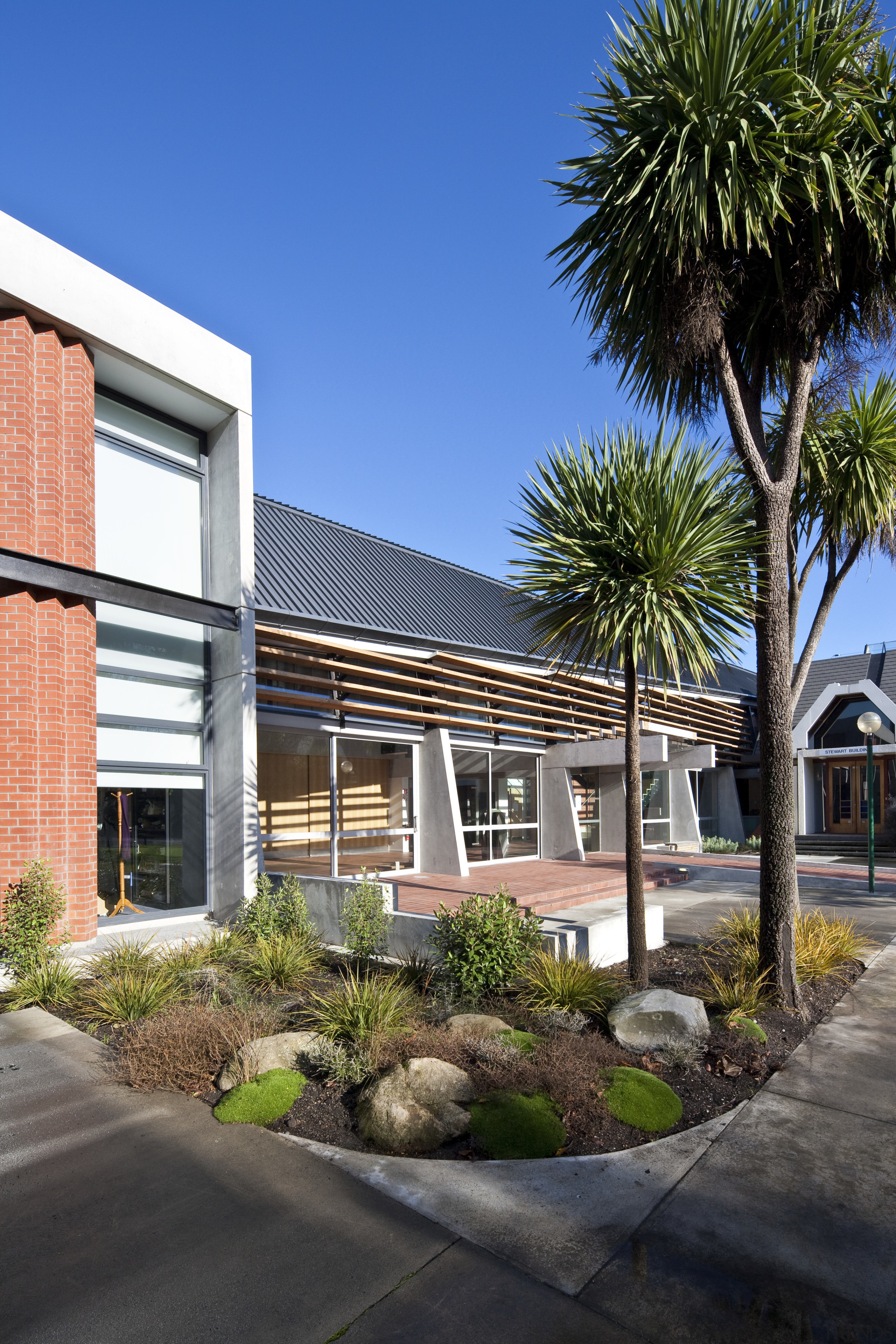 Courtyard view features an inner garden with native apartment, architecture, building, condominium, corporate headquarters, courtyard, estate, facade, home, house, mixed use, neighbourhood, plant, property, real estate, residential area, sky, tree, black