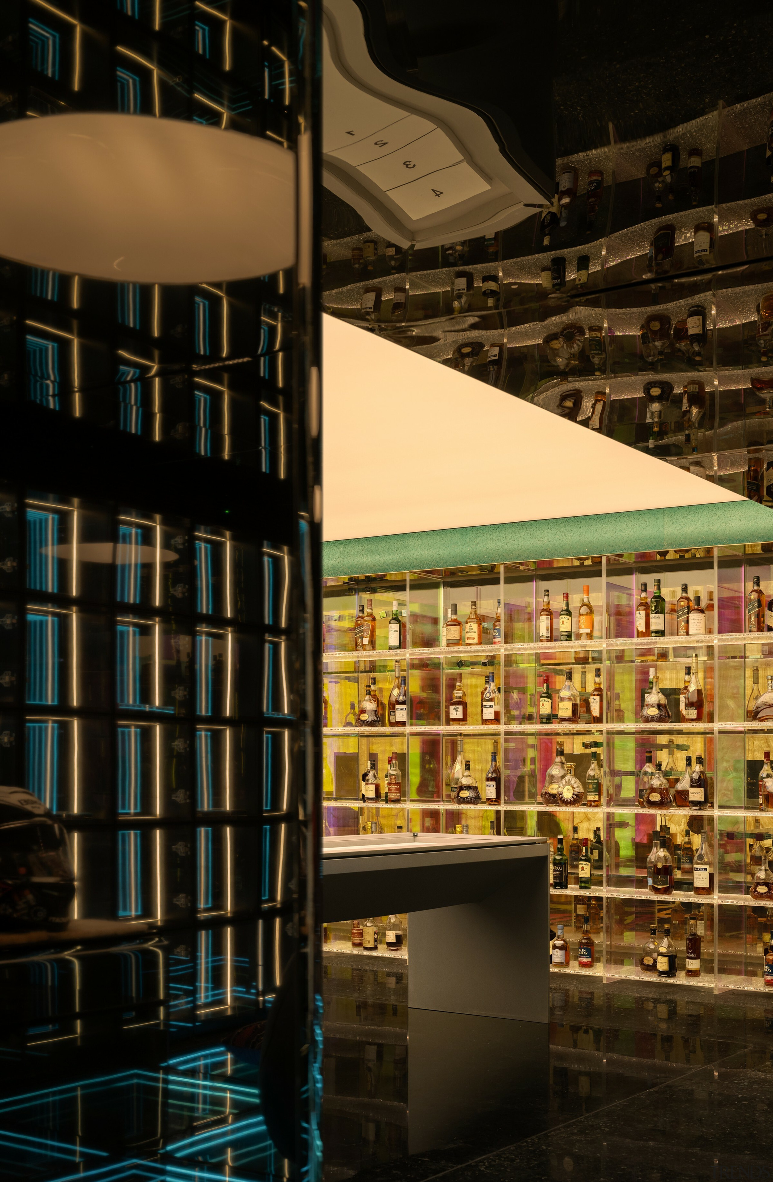 Bar/smoking room. - Boundless light - 