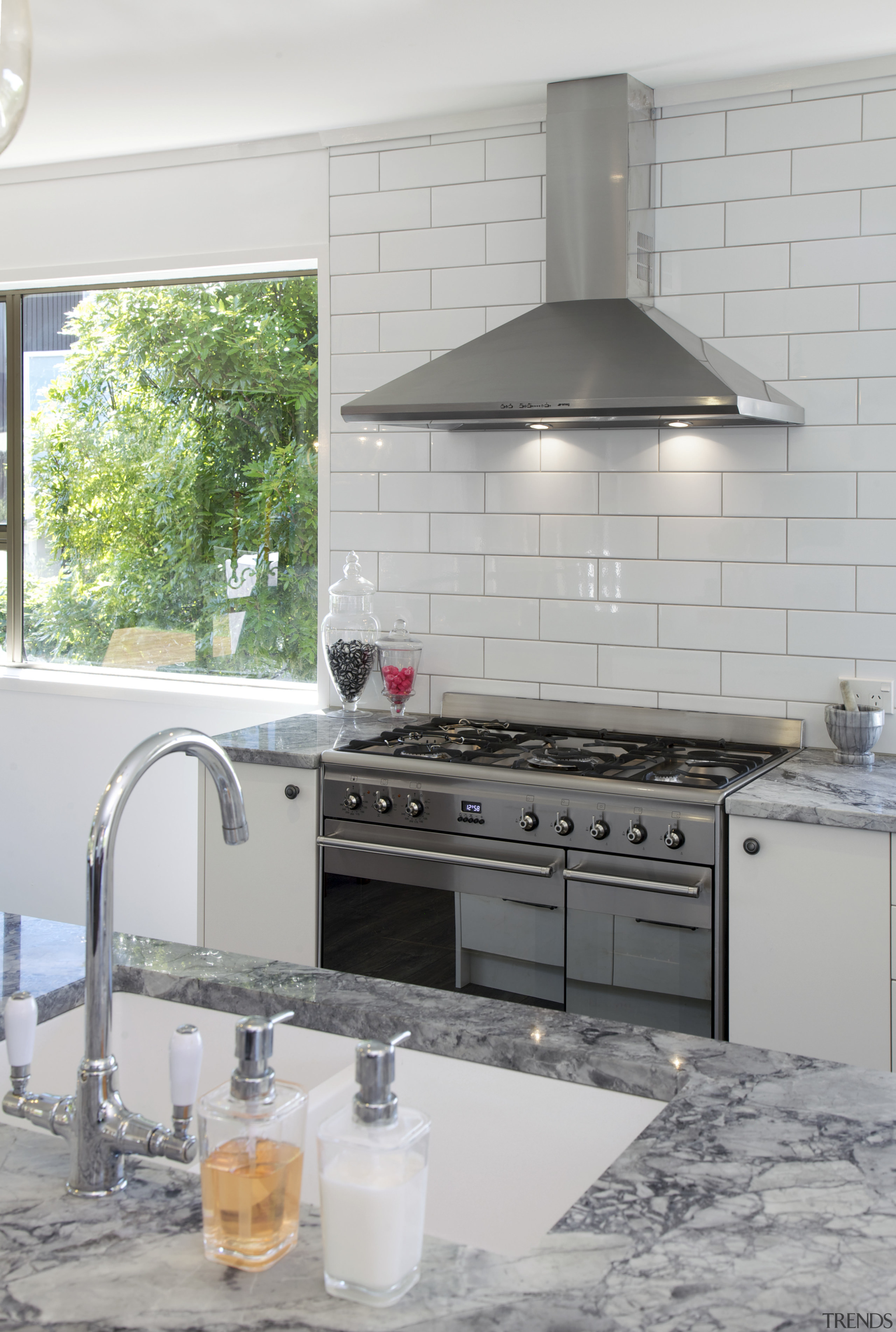 The owners chose a Smeg SUK92MX8 90cm range countertop, cuisine classique, home appliance, interior design, kitchen, kitchen appliance, kitchen stove, tile, gray