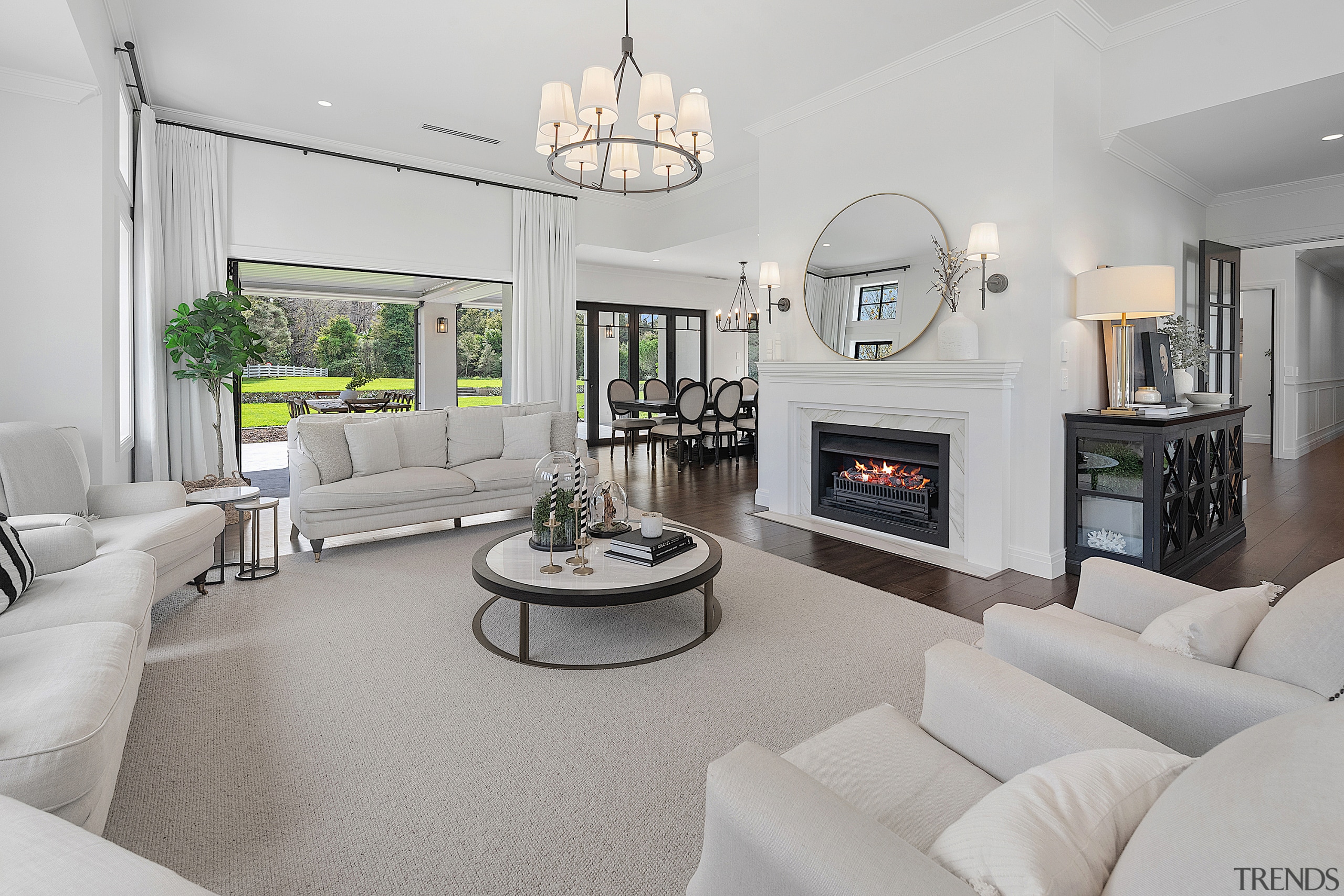 Large family living room. - Large on lifestyle 