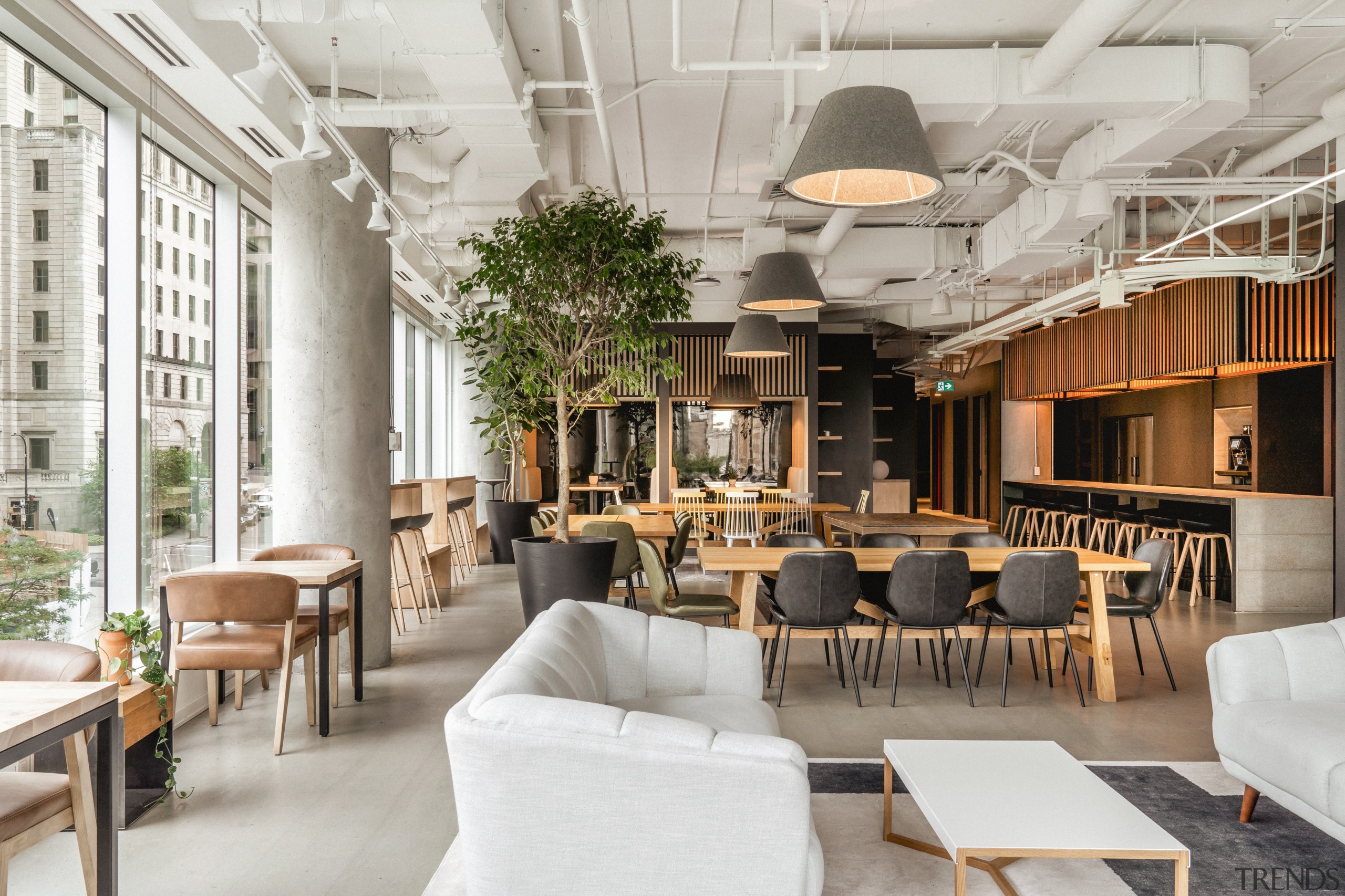 Global View of Bistro-Park towards Lounge Bar. 