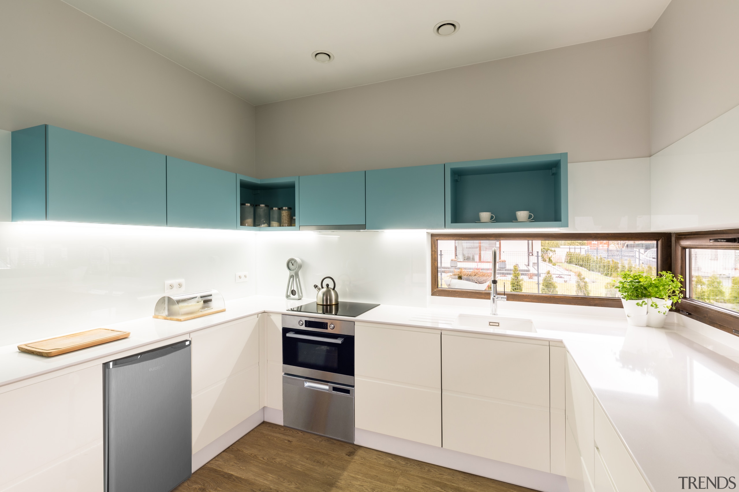 Want kitchen space? Need kitchen space? This contemporary 