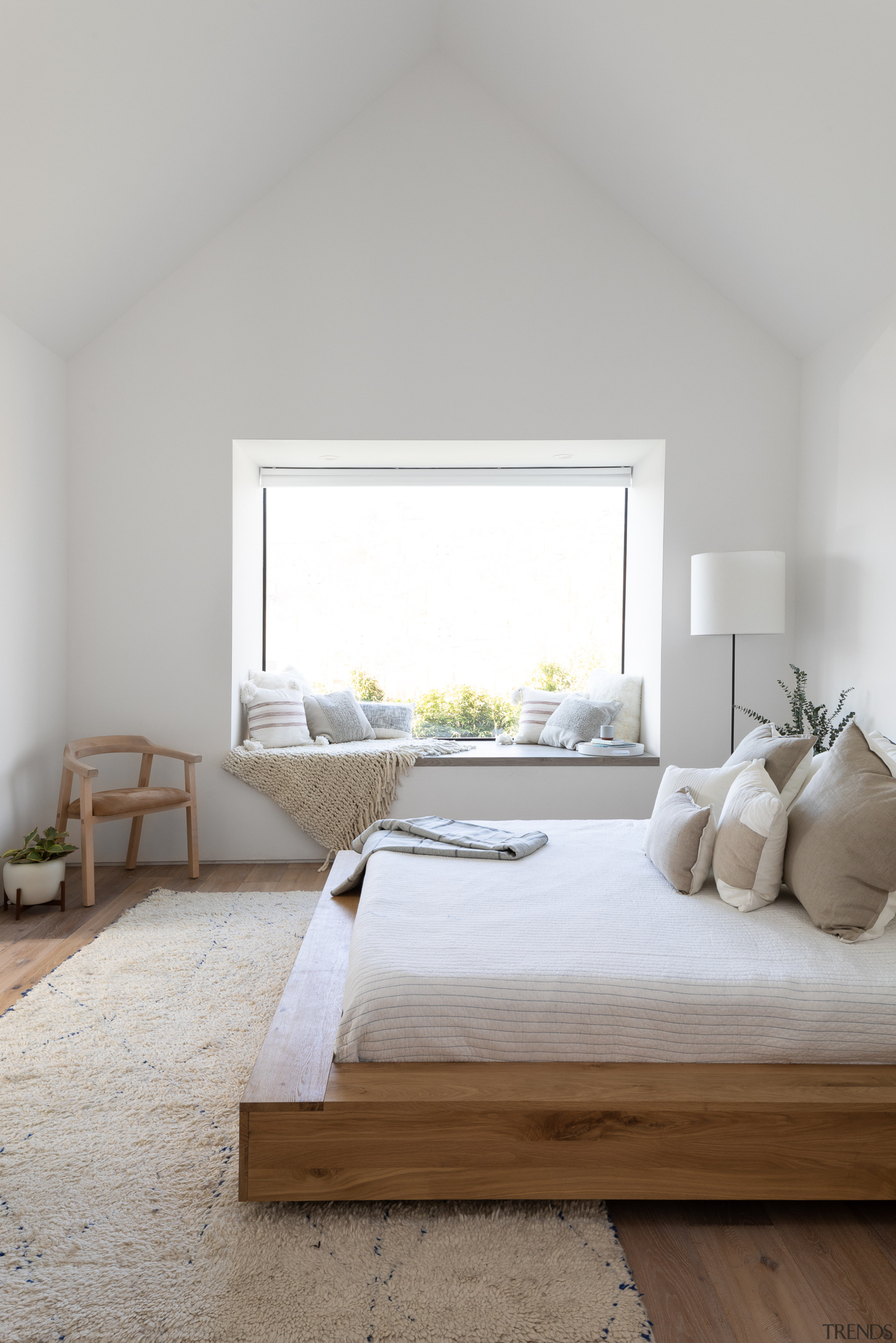 The bed is designed as a floating raft 