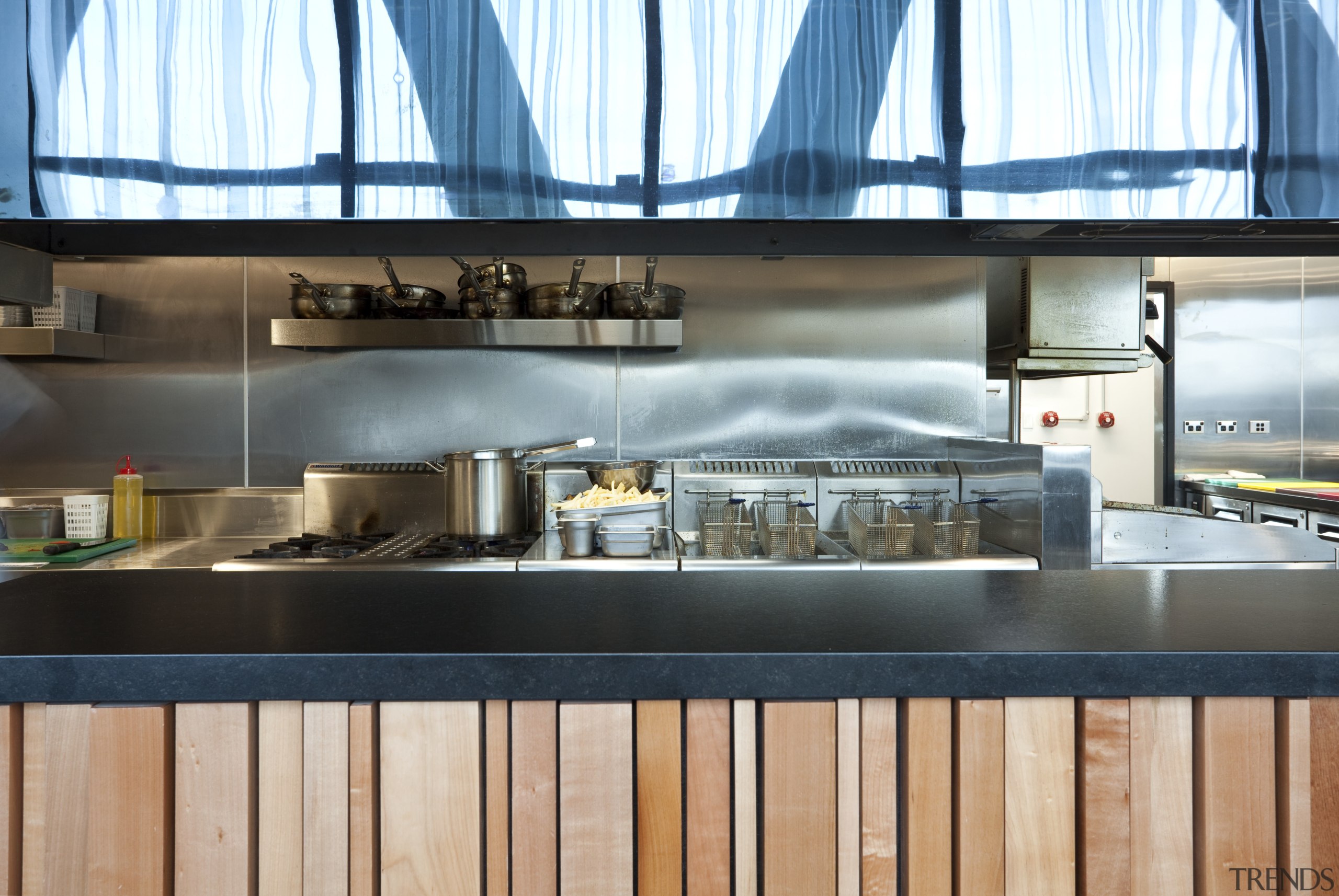 Kitchen at the Novotel Auckland Airport. - Kitchen real estate