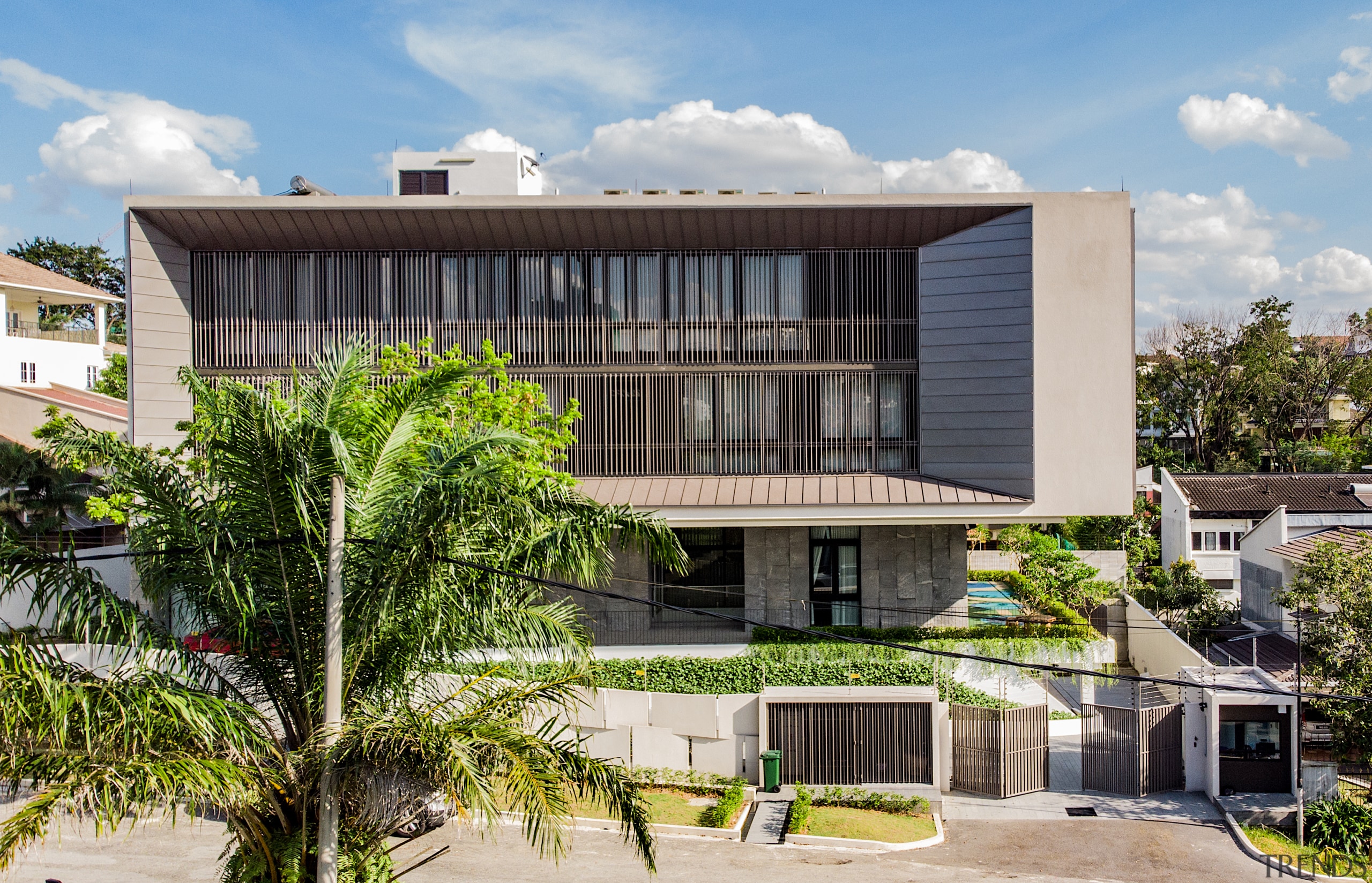 Front façade with the aluminium sun screens that 