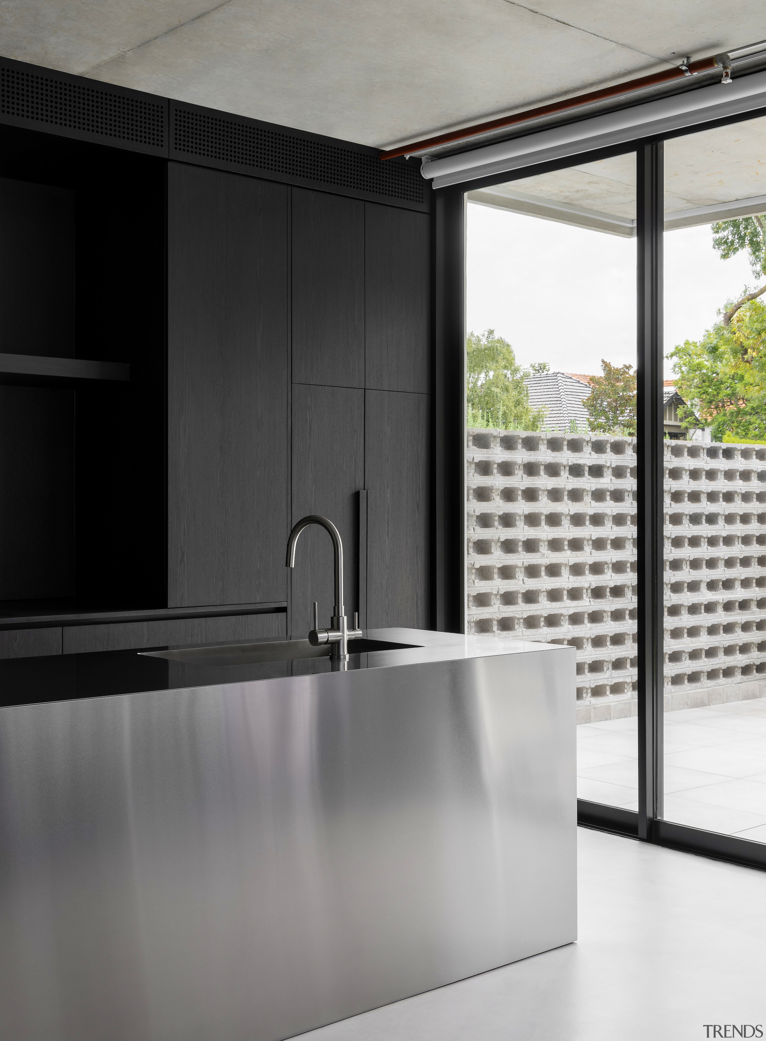 Island detail. - Refined and minimalist - 