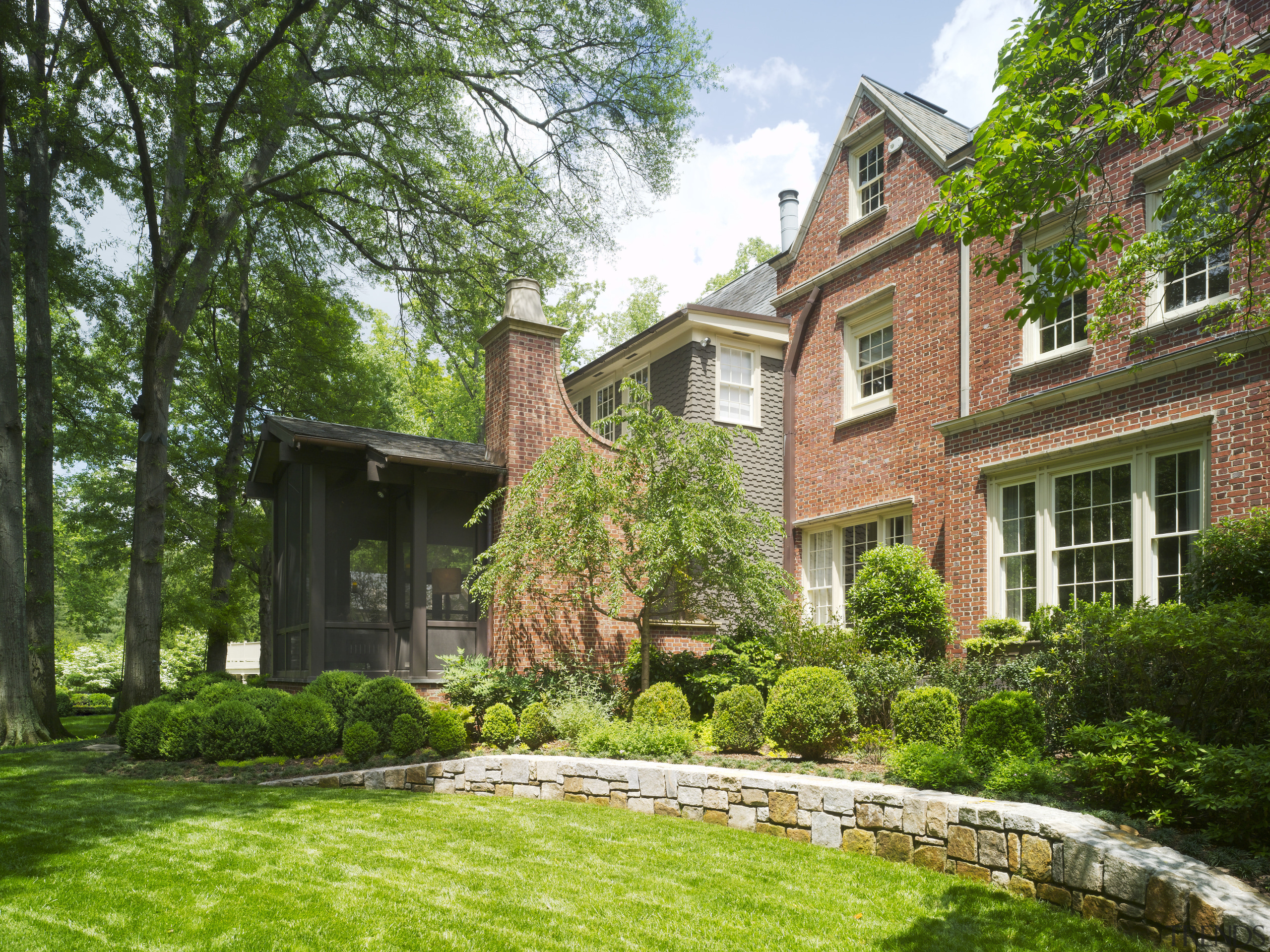 Exterior view of the entrance way - Exterior backyard, cottage, estate, farmhouse, garden, grass, historic house, home, house, landscape, landscaping, lawn, mansion, neighbourhood, plant, plantation, property, real estate, residential area, tree, yard, green, brown