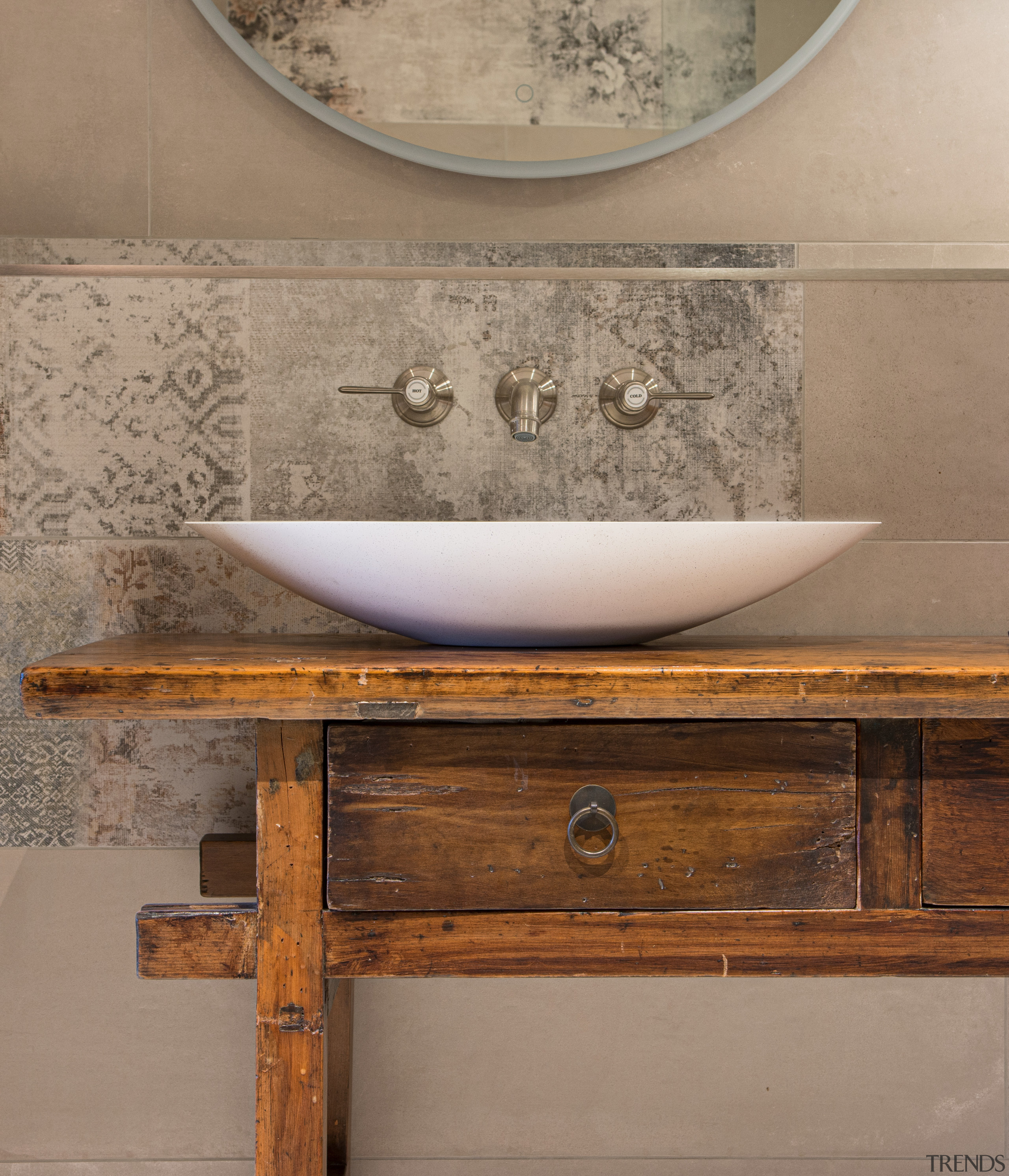 For this mainly traditional bathroom a splash of 