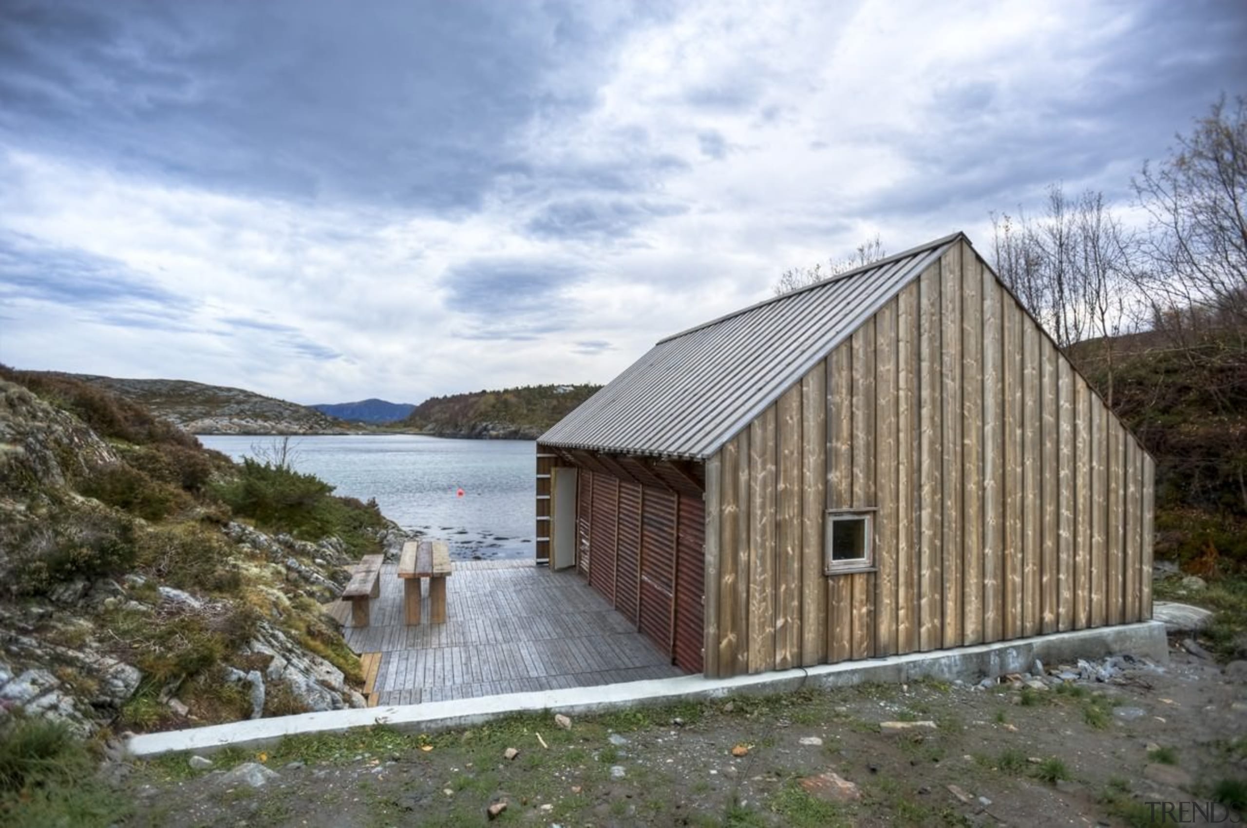 Photo: Pasi Aalto / pasiaalto - NPA and cottage, home, house, hut, property, real estate, shed, sky, wood, white, gray