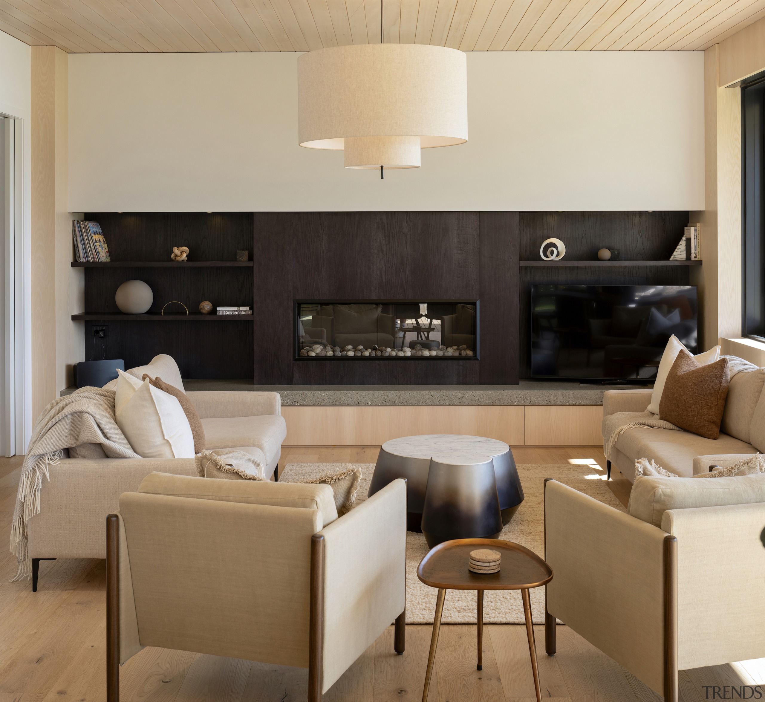 Living room in pale tones and pale furnishings. 