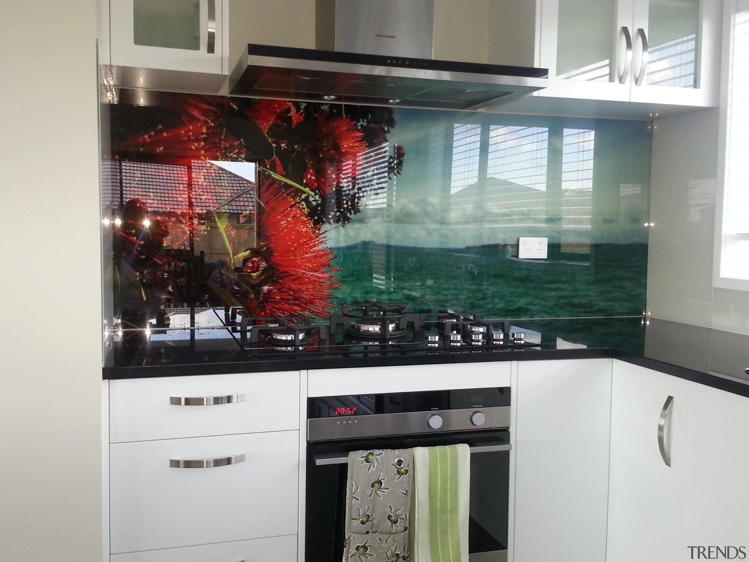 20140228145422.jpg - 20140228145422.jpg - countertop | display device countertop, display device, glass, home appliance, kitchen, gray, white