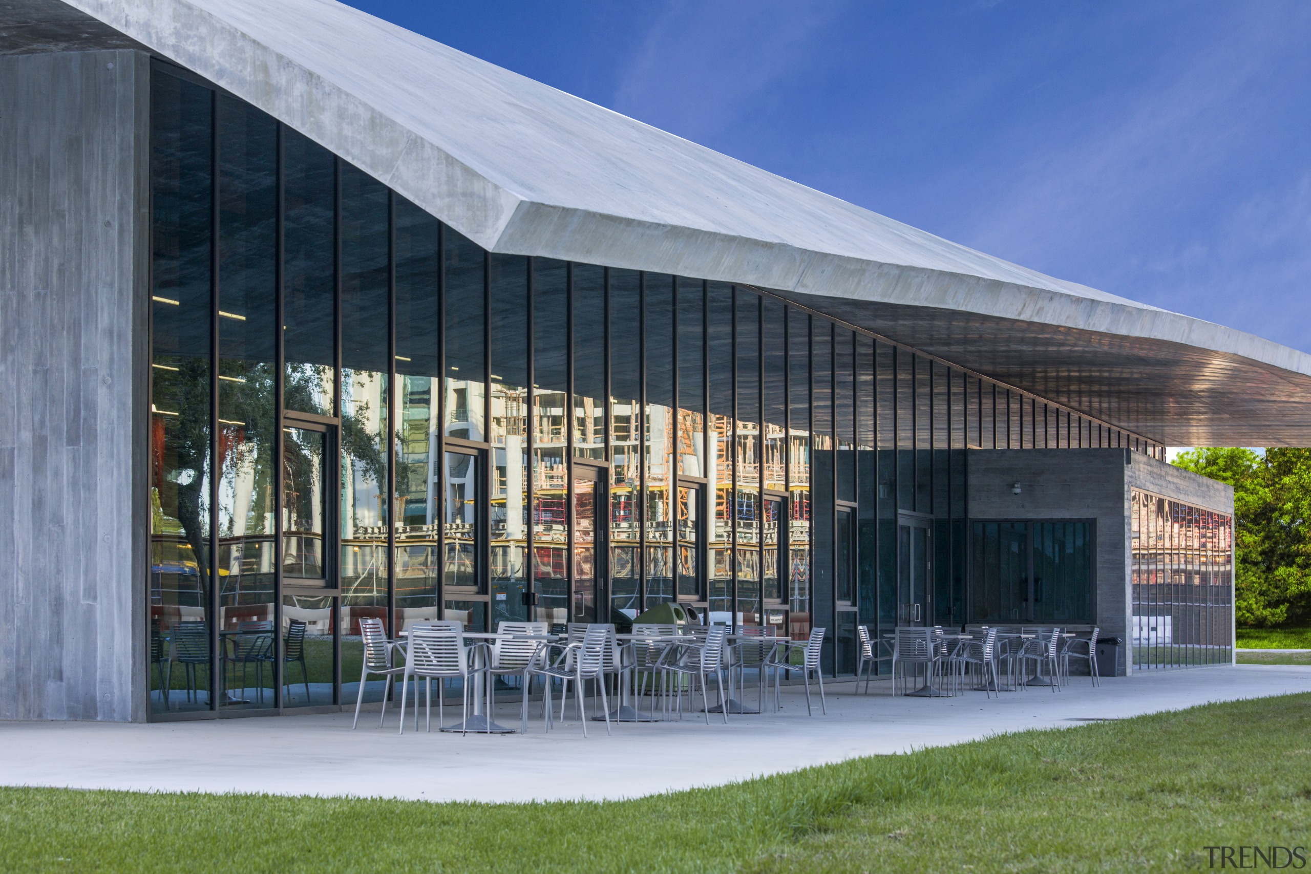 The Thomas P Murphy Design Studio Building’s open-air architecture, building, community centre, facade, pavilion, shade, gray, Arquitectonical University Miami