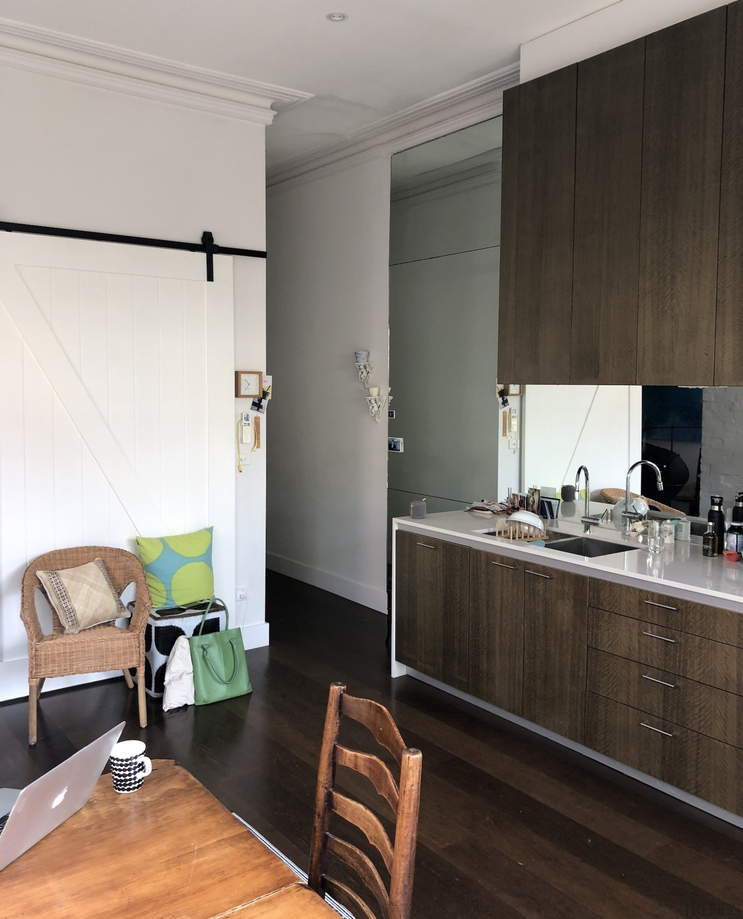 Cramped kitchen/living before. - The case of the 