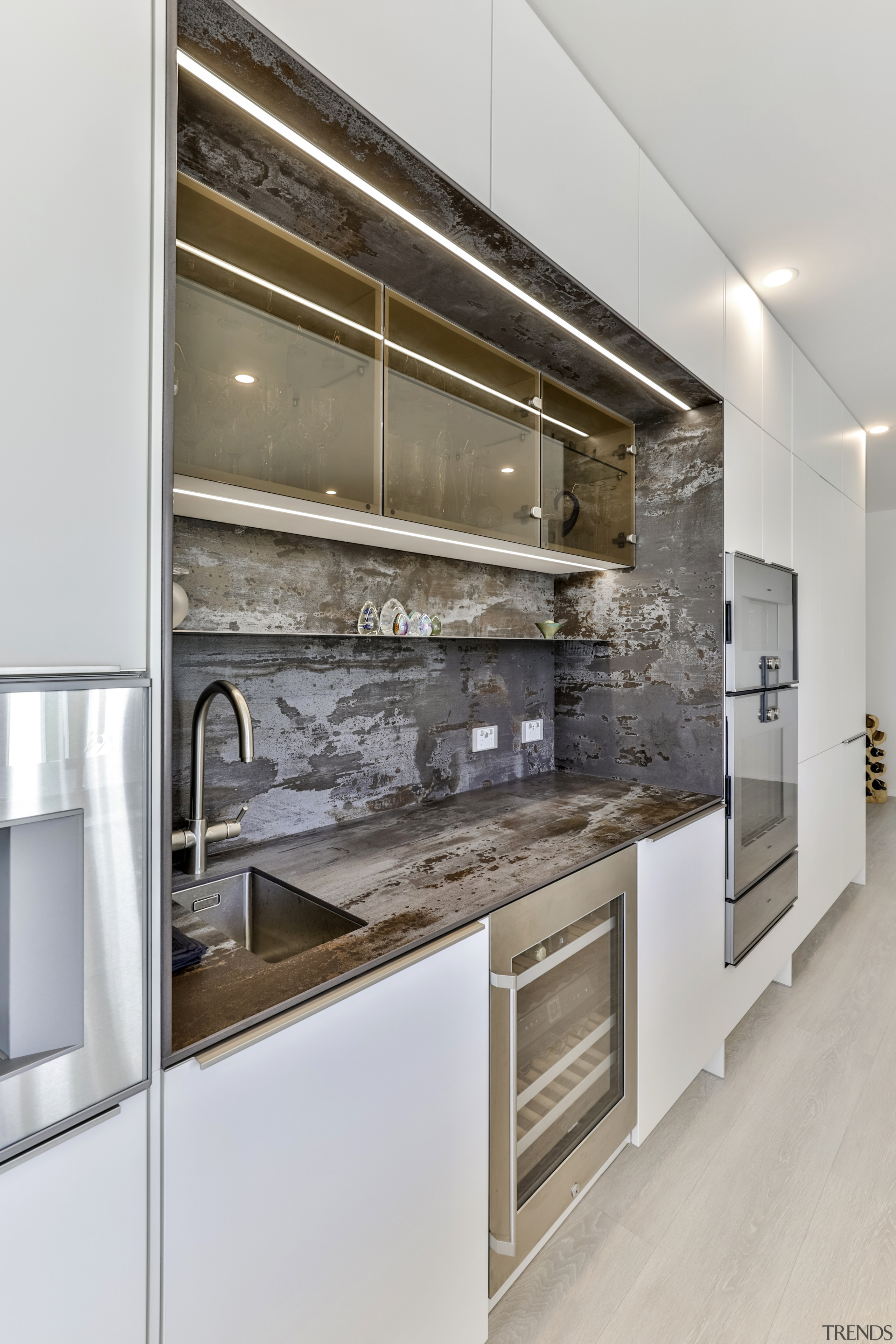 Handle-less appliances and cabinetry avoid any confusion allowing 