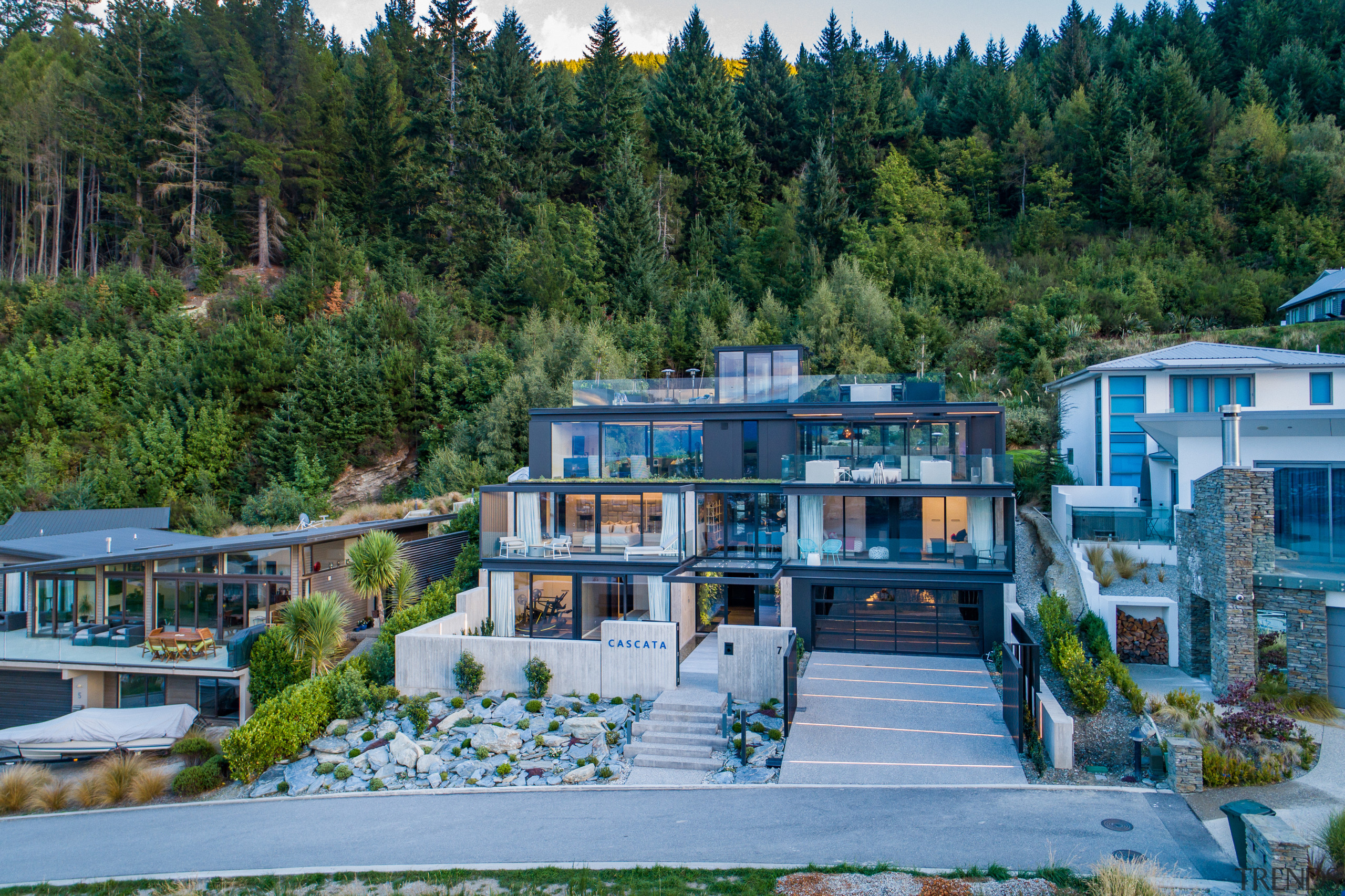 ​​​​​​​Instead of being built in schist and wood home, house, lakeside, Gary Todd Artchitecture. Glass,  concrete, 