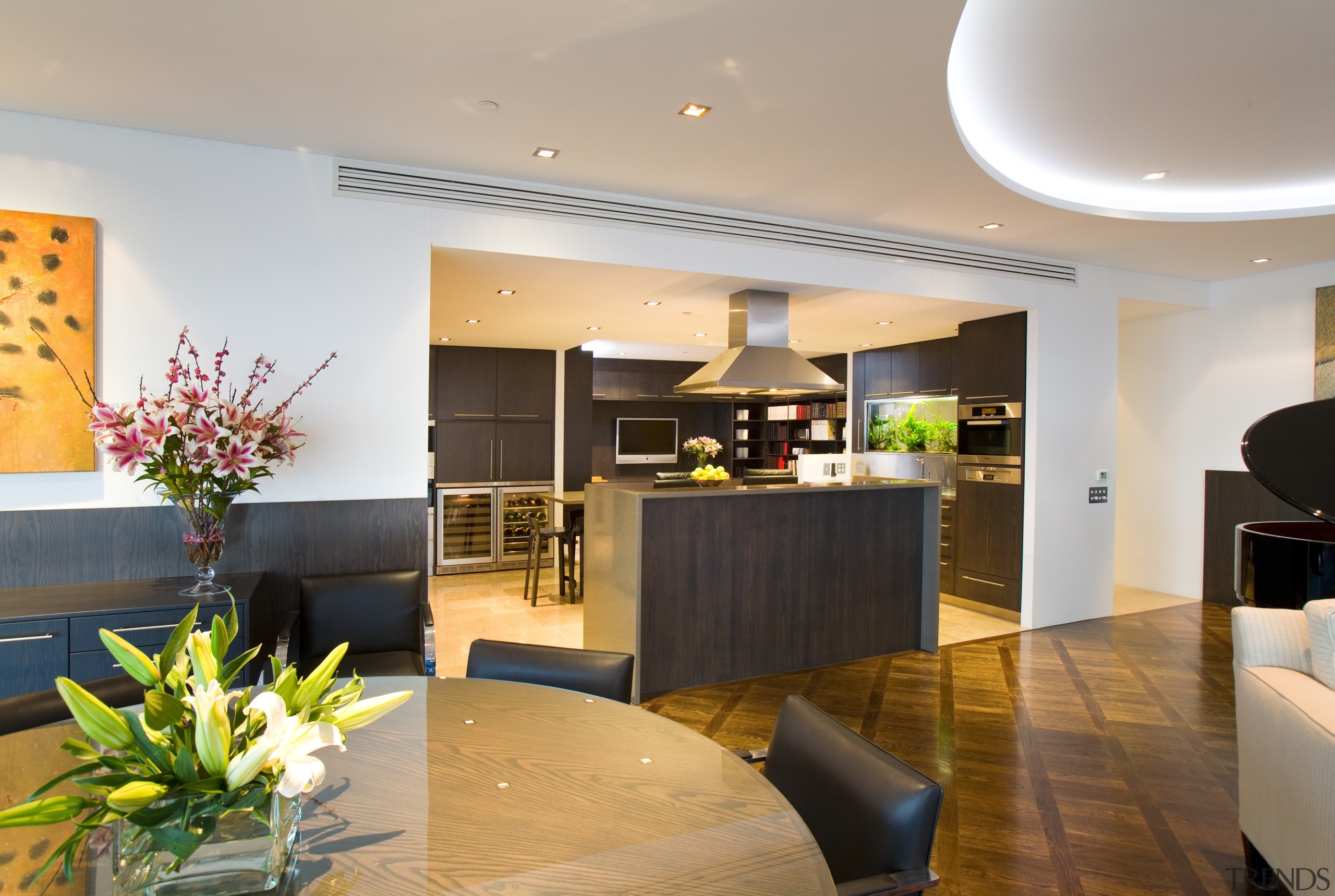 To open the interior and bathe it in apartment, ceiling, interior design, kitchen, living room, lobby, real estate, room, gray