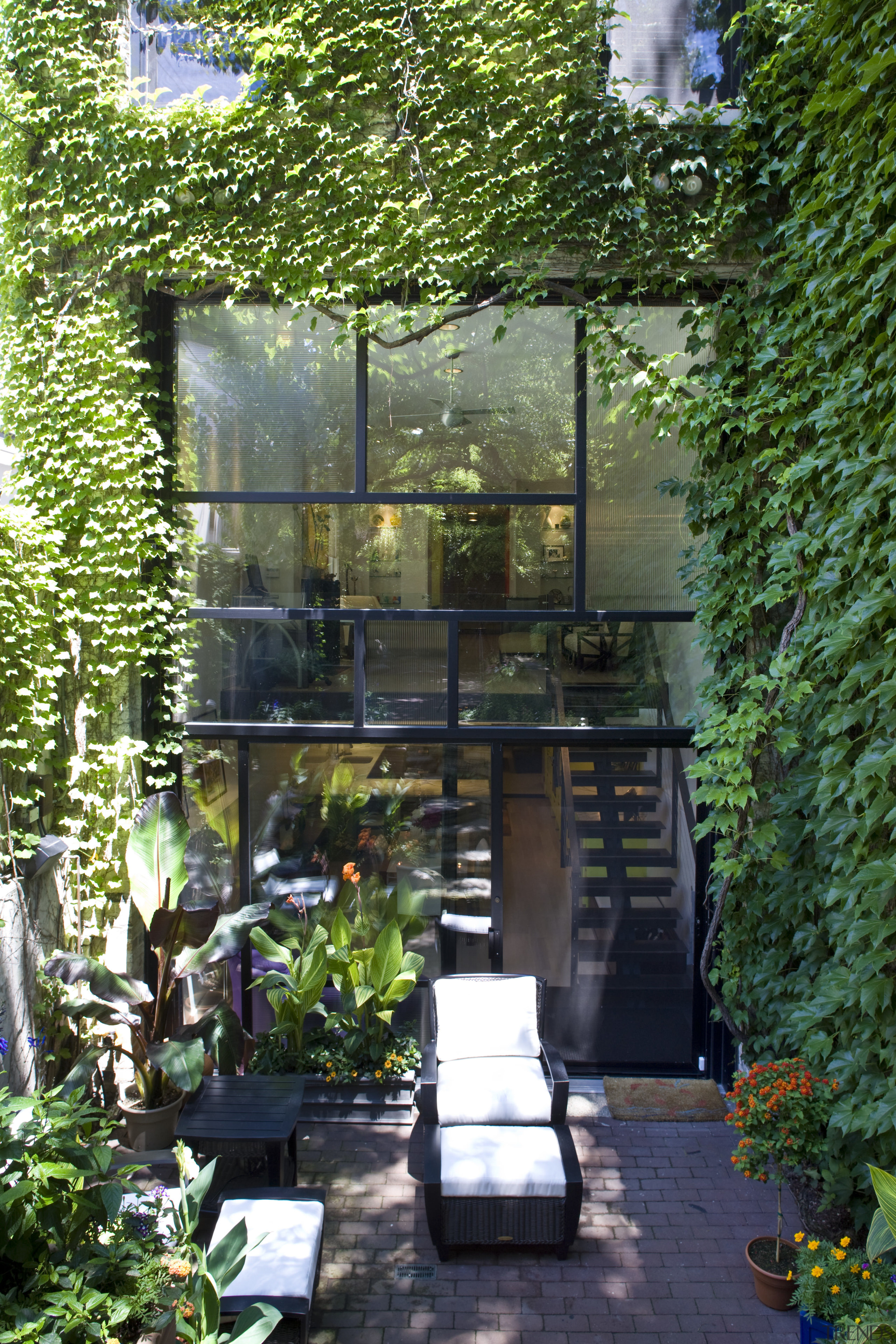 This Victorain row house has one advantage over architecture, backyard, courtyard, garden, home, house, outdoor structure, patio, plant, tree, yard, green