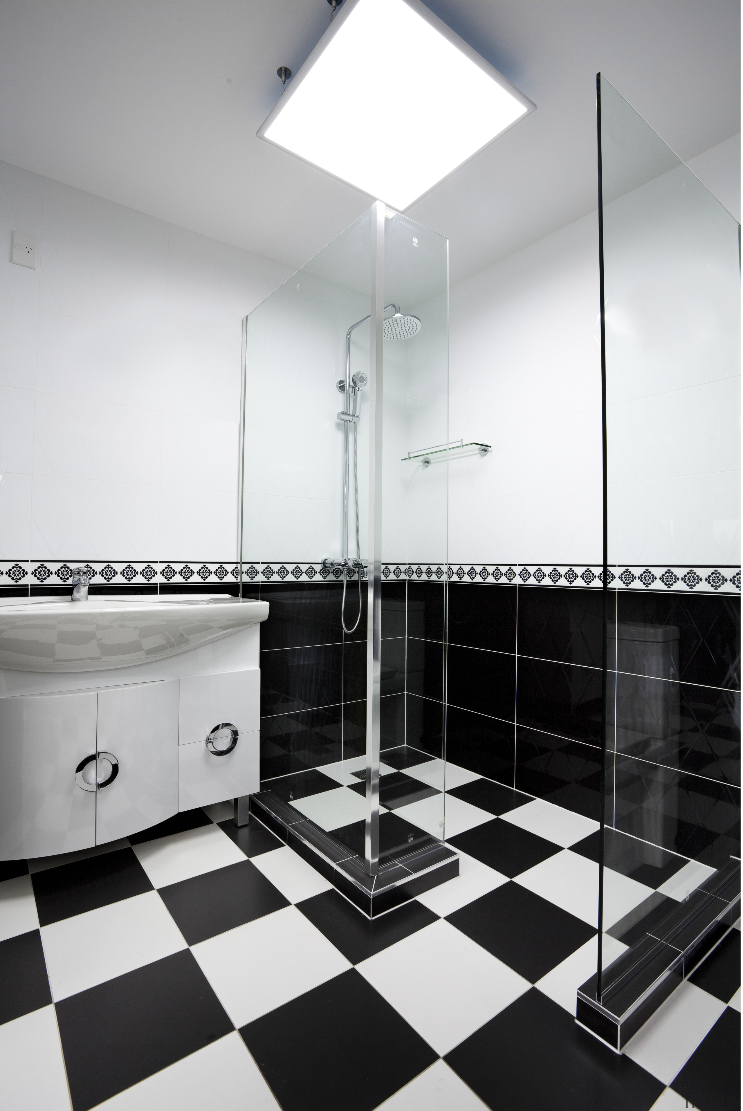 Bathroom with black and white tiles and white bathroom, black and white, floor, flooring, interior design, monochrome, plumbing fixture, product design, room, tile, white, black