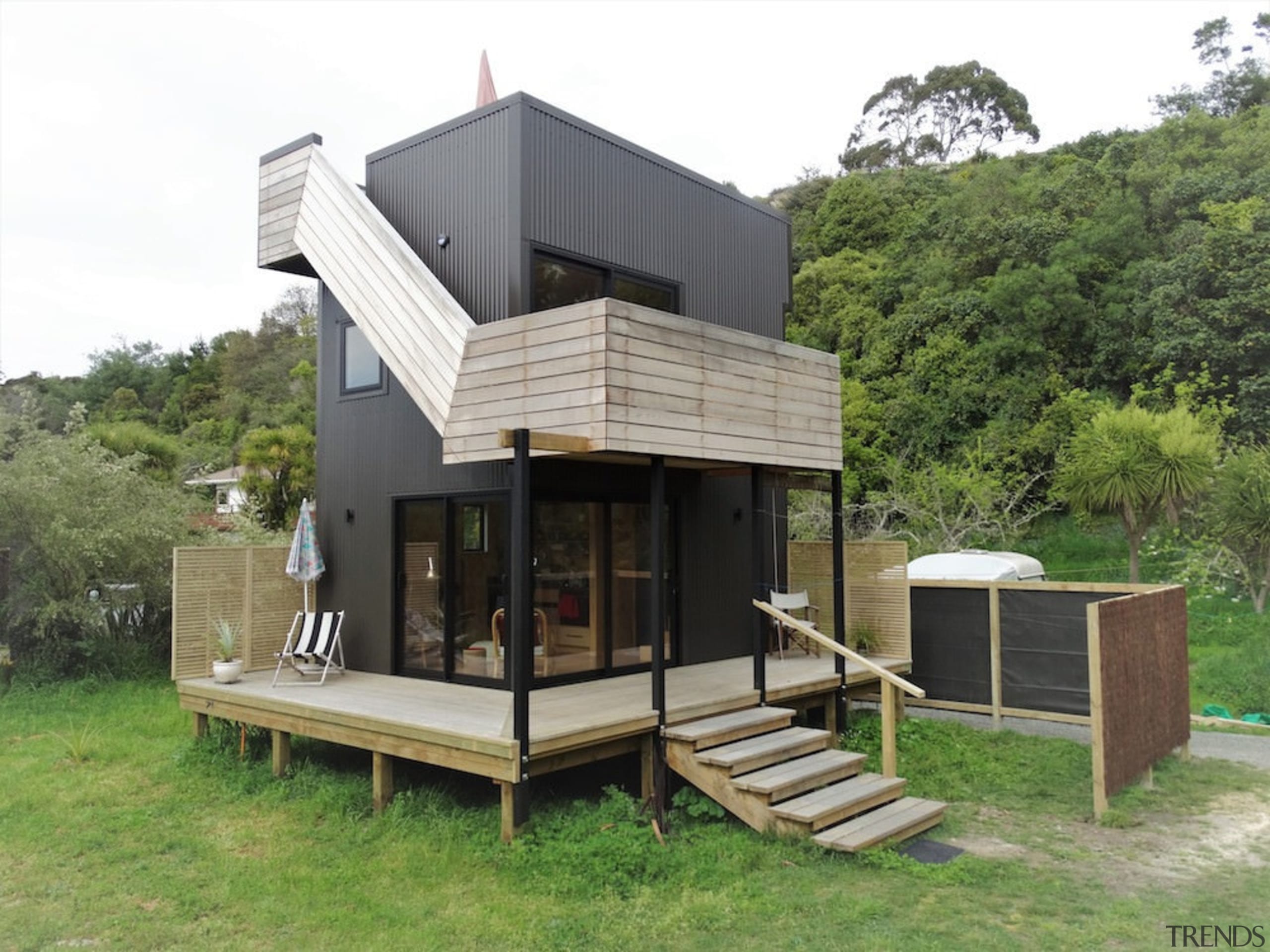 Graham Phipps Tiny House - Ruby Bay, architecture, cottage, house, hut, real estate, green