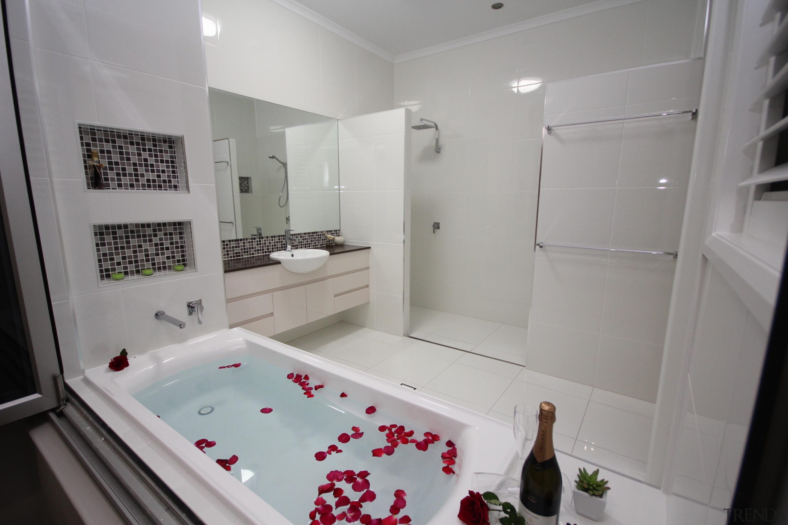 nthqldtsvbladensberg creskeir constructions 2.jpg - nthqldtsvbladensberg_creskeir_constructions_2.jpg - bathroom bathroom, bathtub, floor, home, house, interior design, plumbing fixture, property, room, gray