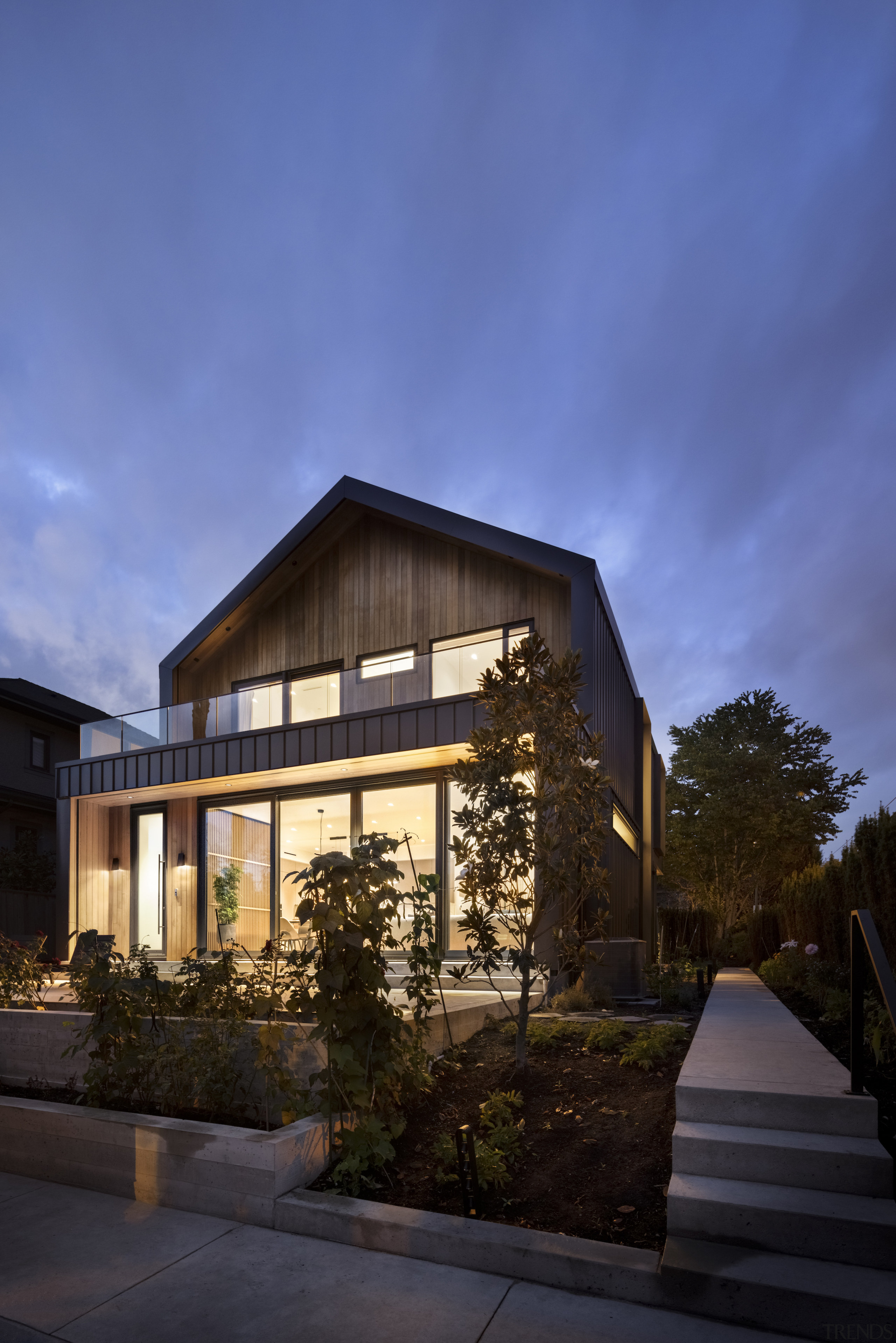 The home by night. - East meets West 