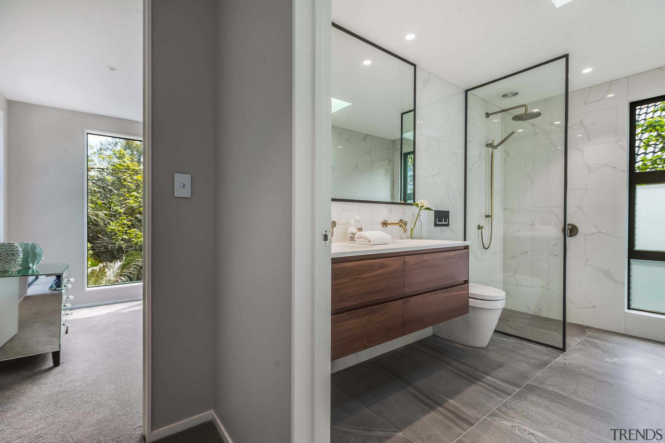 Creating a wet room with glass shower divider 