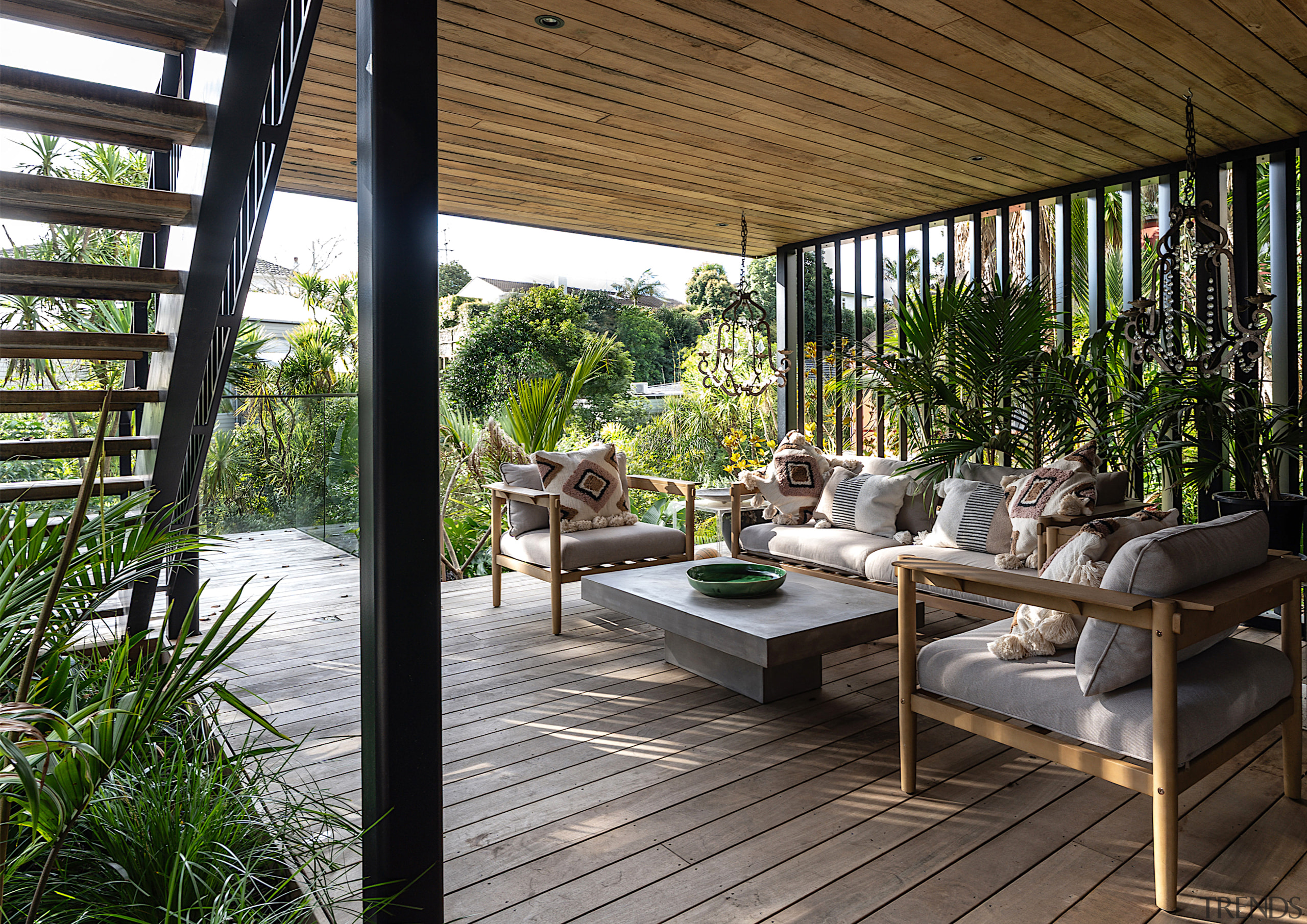 All-weather ground floor outdoor room. - Treehouse vibe 