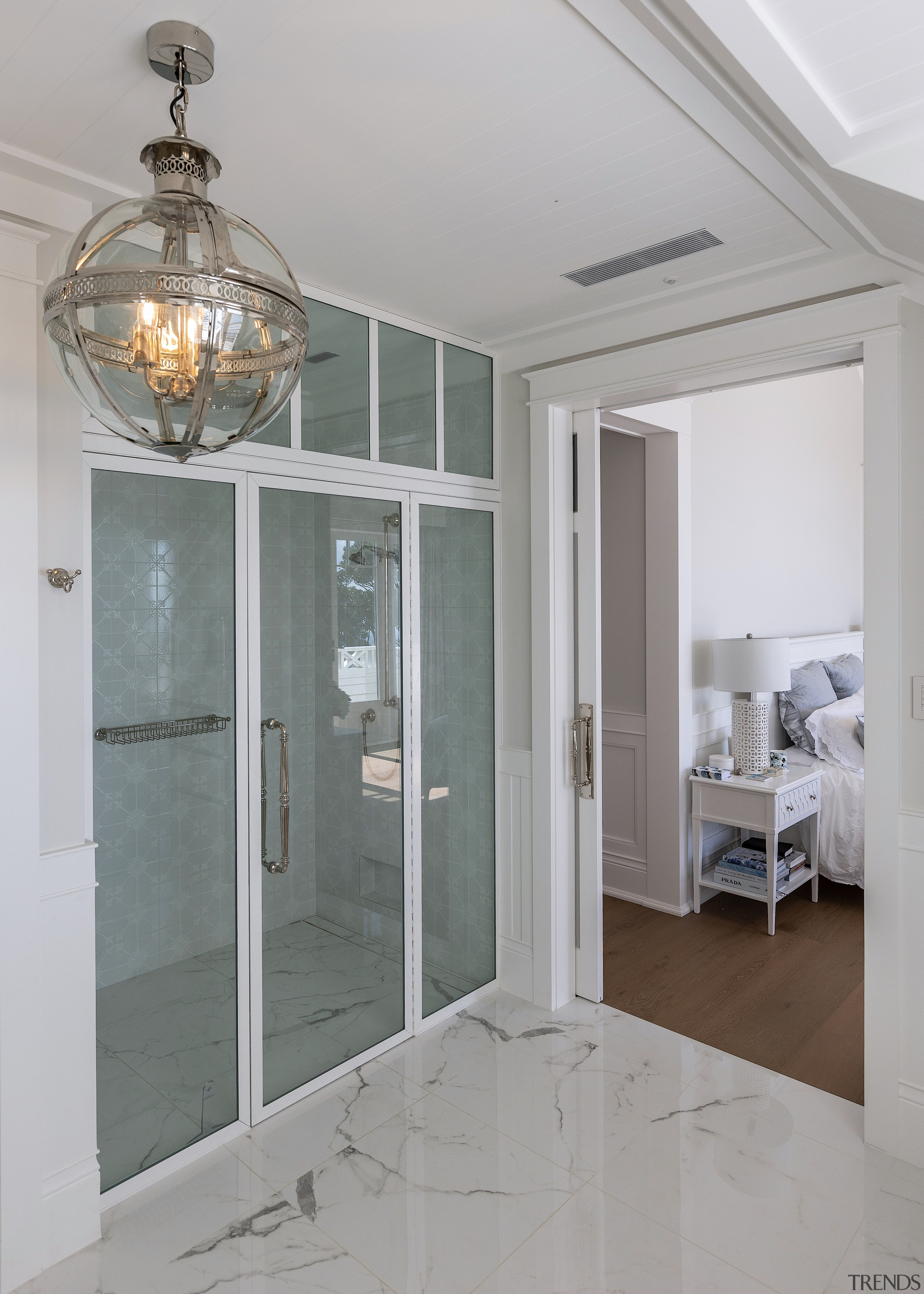 Master bathroom/master bedroom connection. - Hamptons high life 