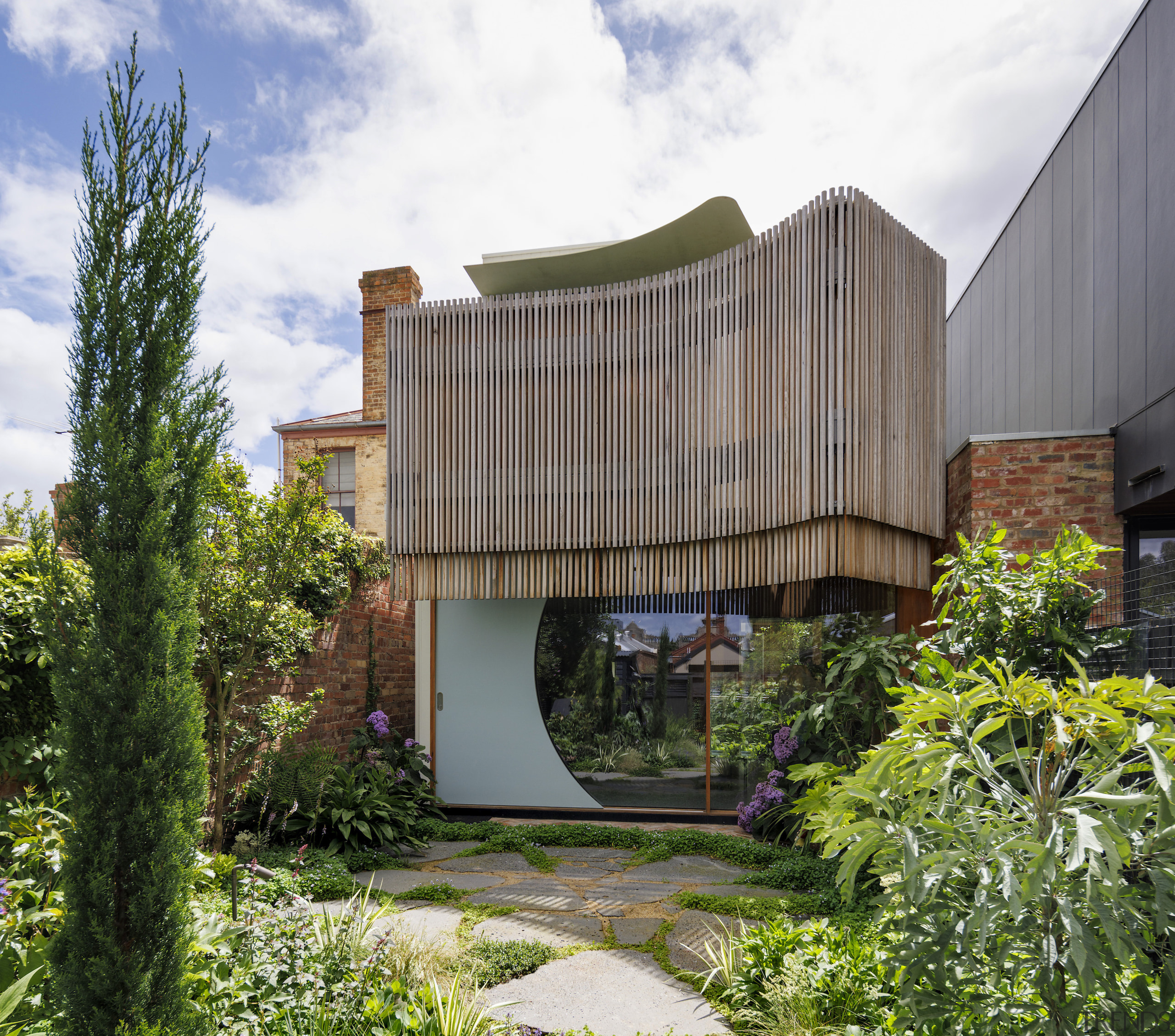 Sculpted by the ornamental qualities of its site 