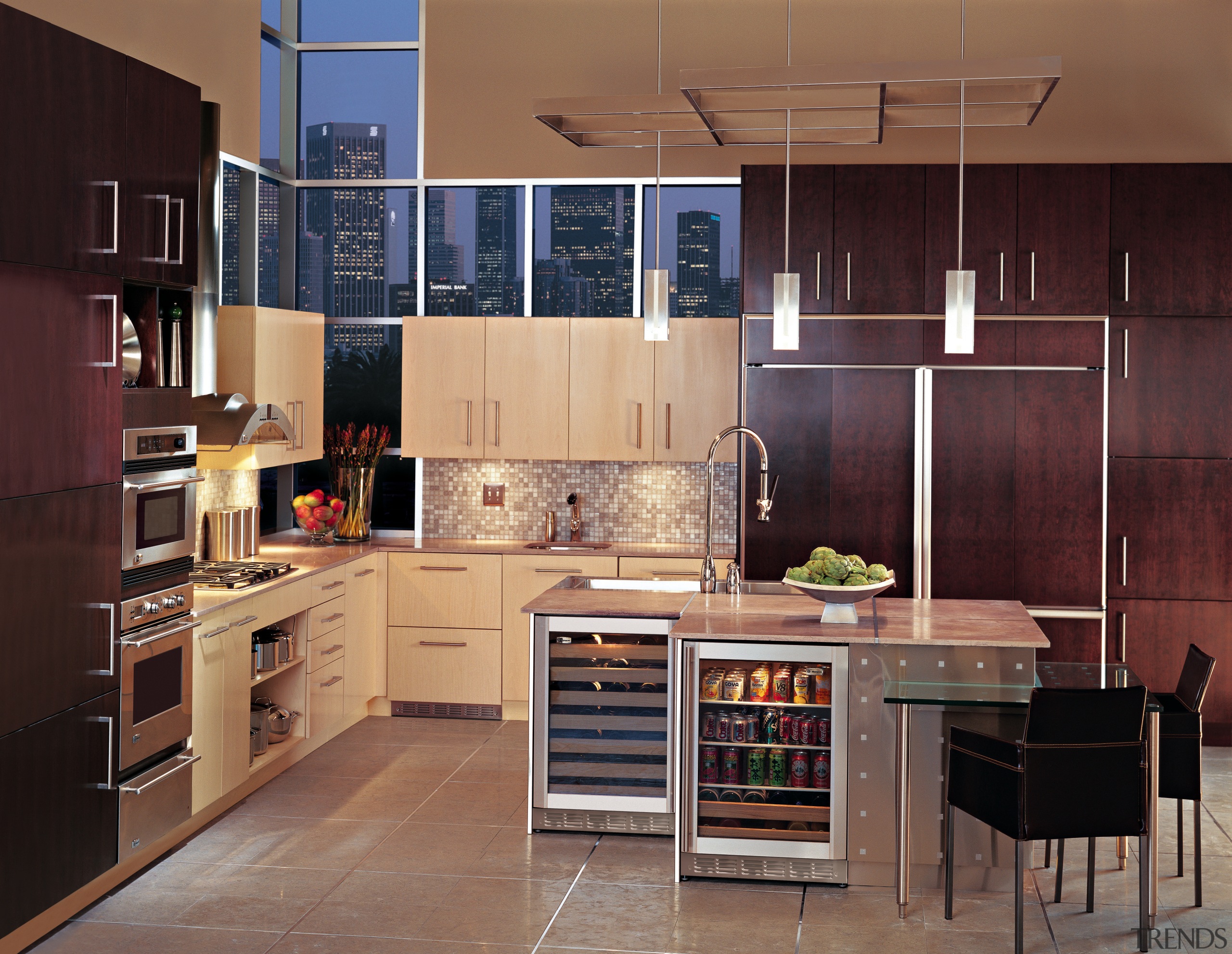 View of a kitchen, brown tiled floors, brown cabinetry, countertop, cuisine classique, interior design, kitchen, room, black, brown