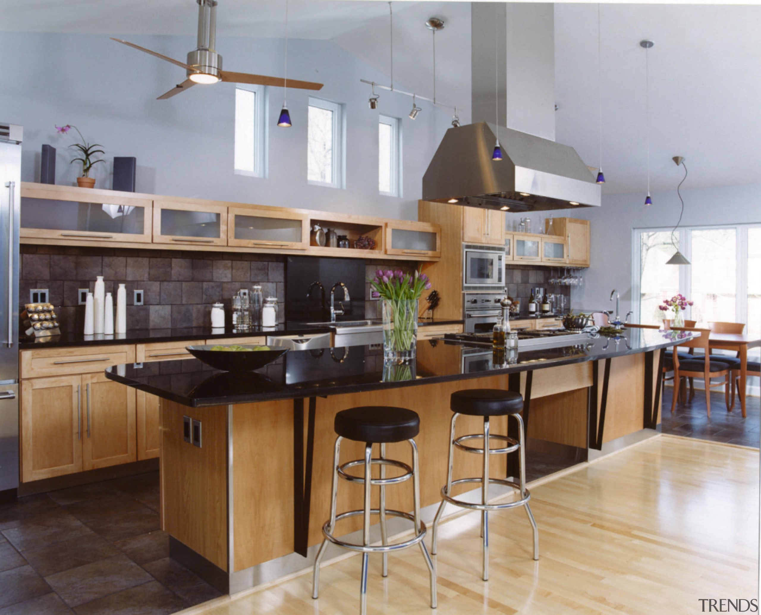 View of a kitchen, wooden and black tiled countertop, cuisine classique, interior design, kitchen, real estate, gray