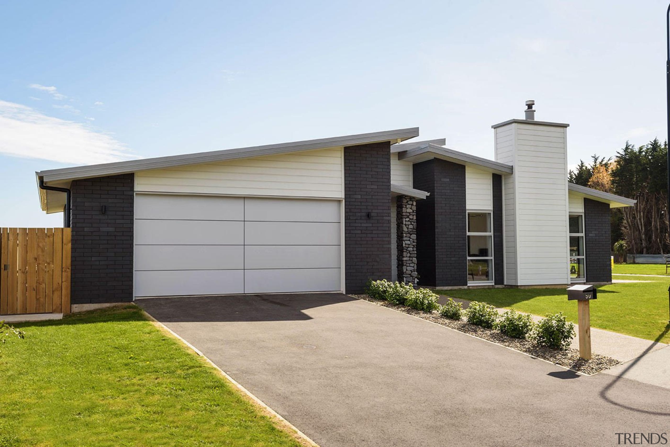 Niagara’s classic rusticated style weatherboard and Envira weatherboard building, elevation, facade, home, house, property, real estate, residential area, siding, white, gray