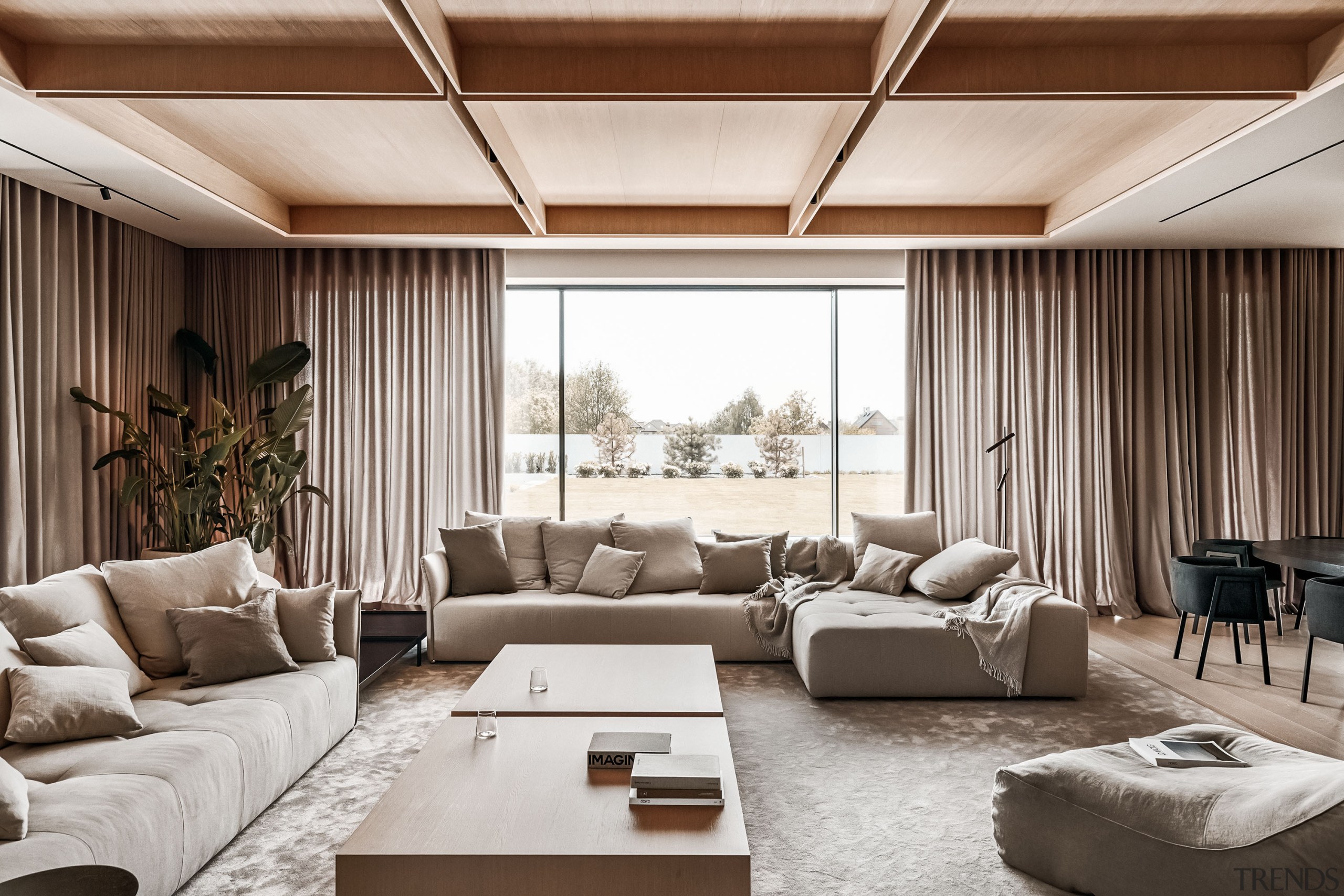 Living room with ground floor outlook. - Coherence 