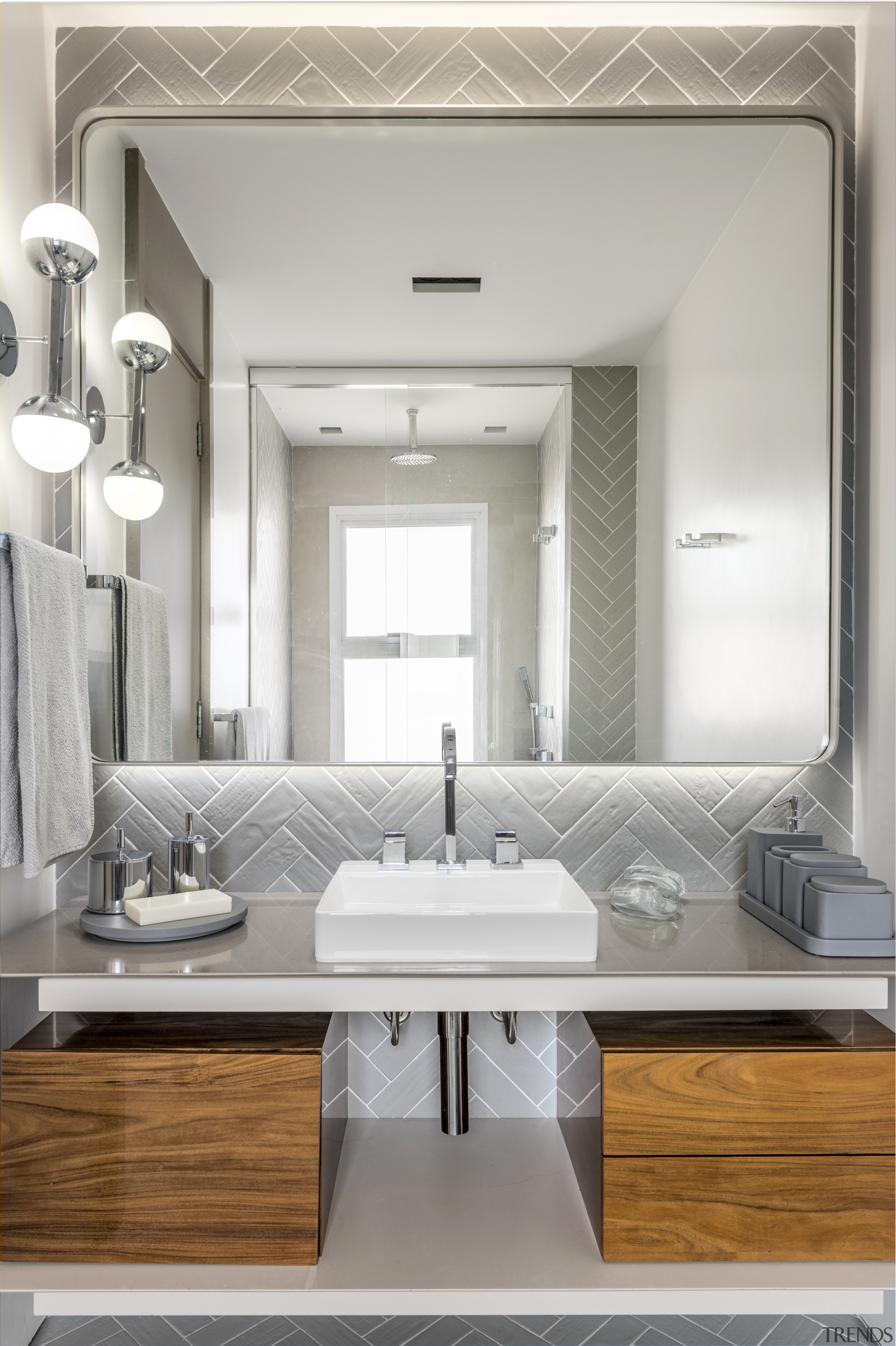 Bathrooms – uprights and hollow structure in V155 