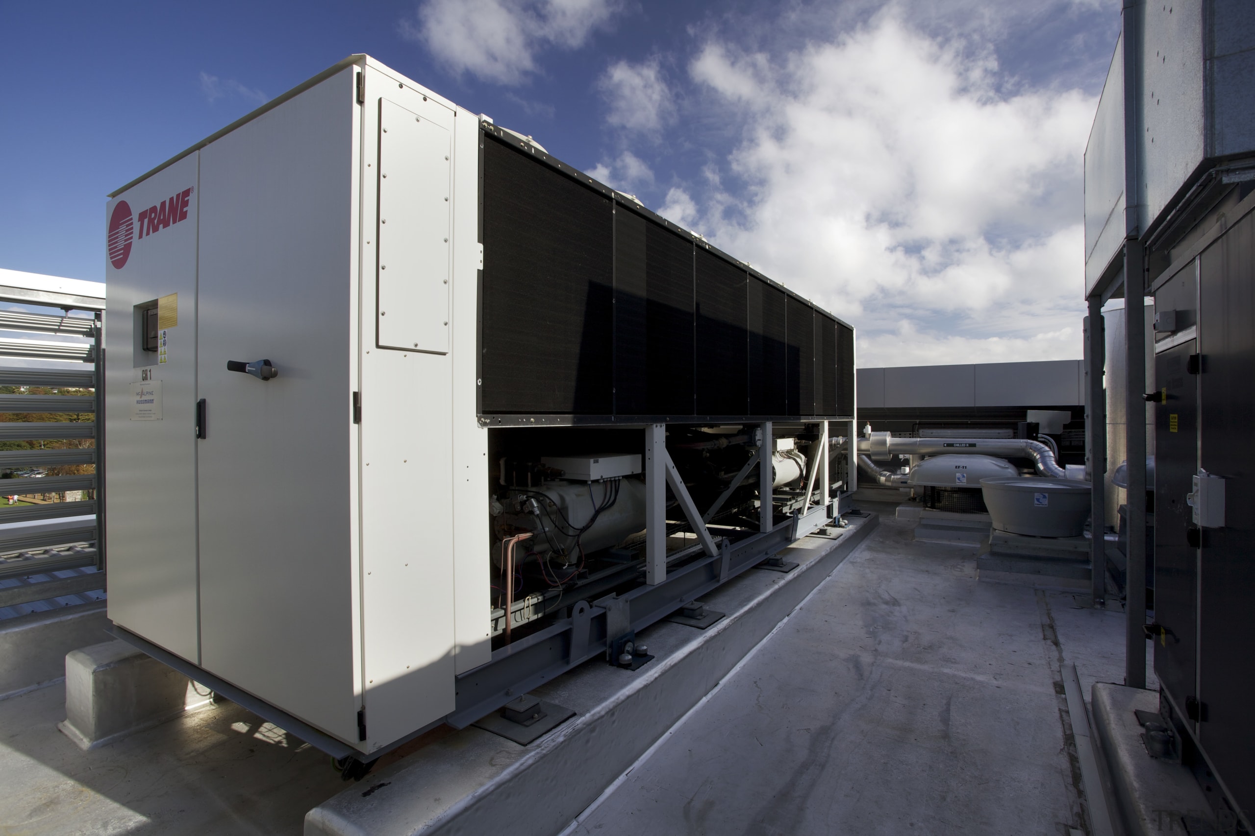 GHD benefits from HVAC by McAlpine Hussmann and technology, trailer, transport, vehicle, gray, black