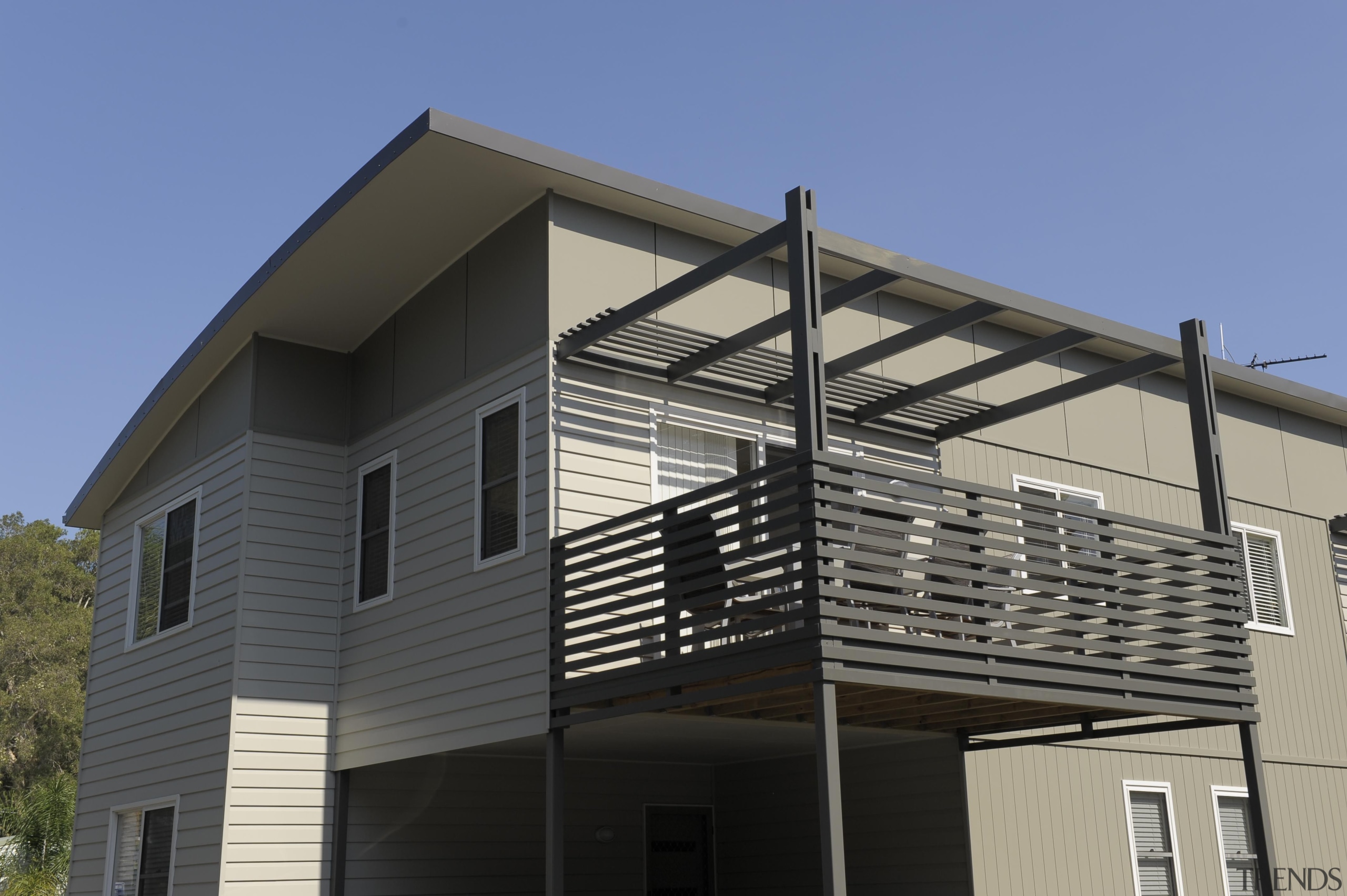 dsc4221.jpg - dsc4221.jpg - architecture | building | architecture, building, commercial building, elevation, facade, home, house, real estate, residential area, roof, siding, black, blue, gray