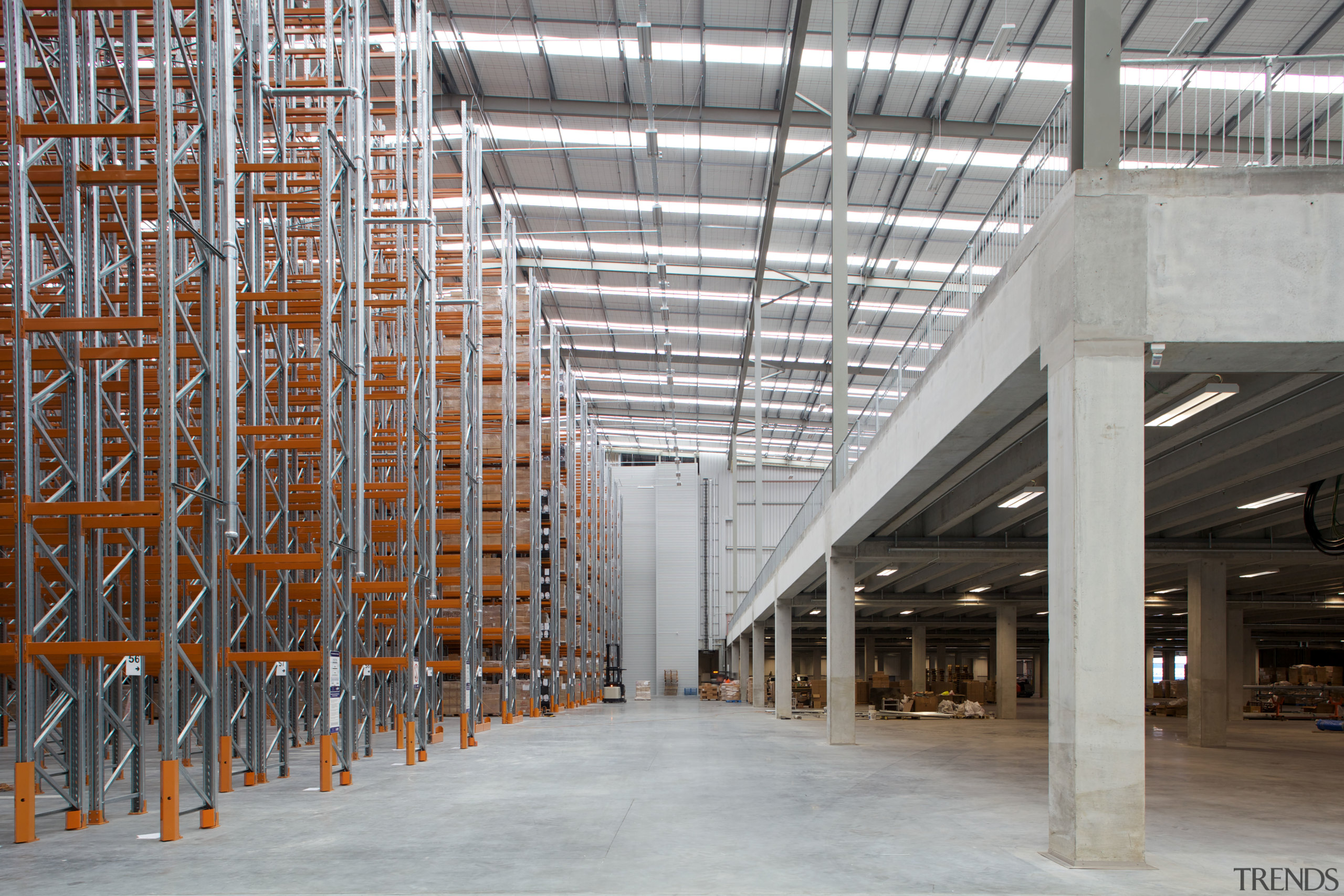 The JPL Distribution Centre was designed by Tse building, daylighting, steel, structure, warehouse, gray